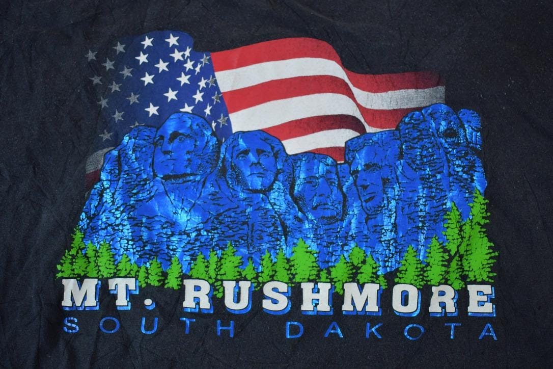 Vintage 1990s Mt Rushmore Souvenir Single Stitch Graphic Print T-Shirt Men's XL from propervintagecanada