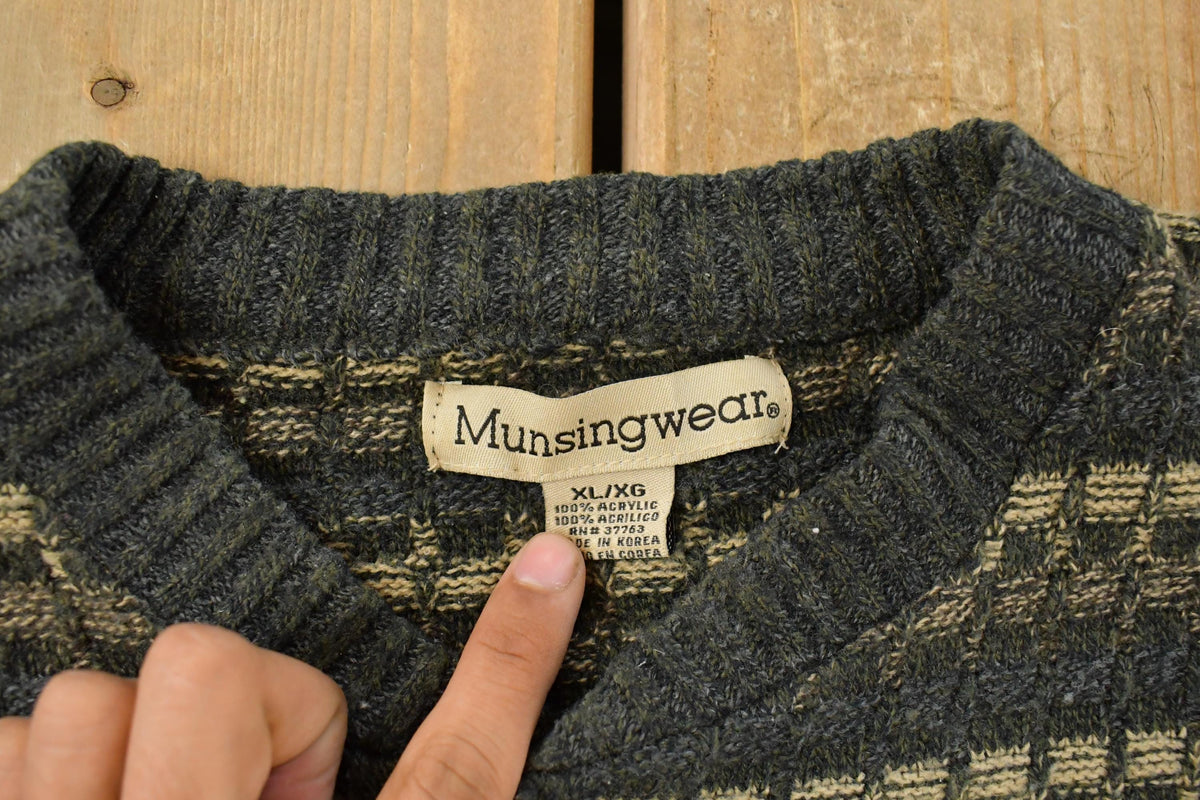 Vintage 1990s Munsingwear Knit Henley Crewneck Sweater Mens XL from propervintagecanada
