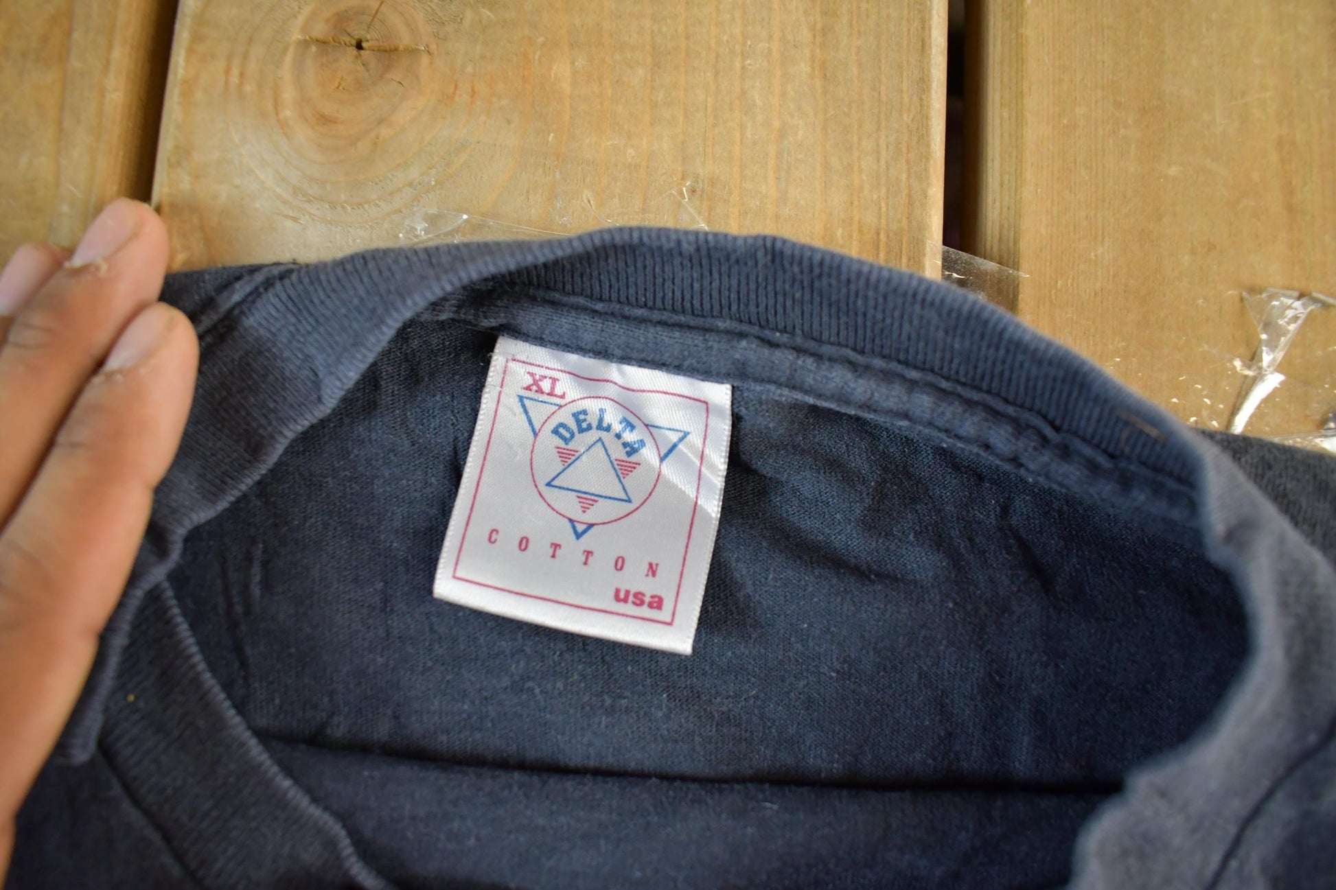 Vintage 1990s Native Black Hills Landscape T-Shirt Men's XL from propervintagecanada