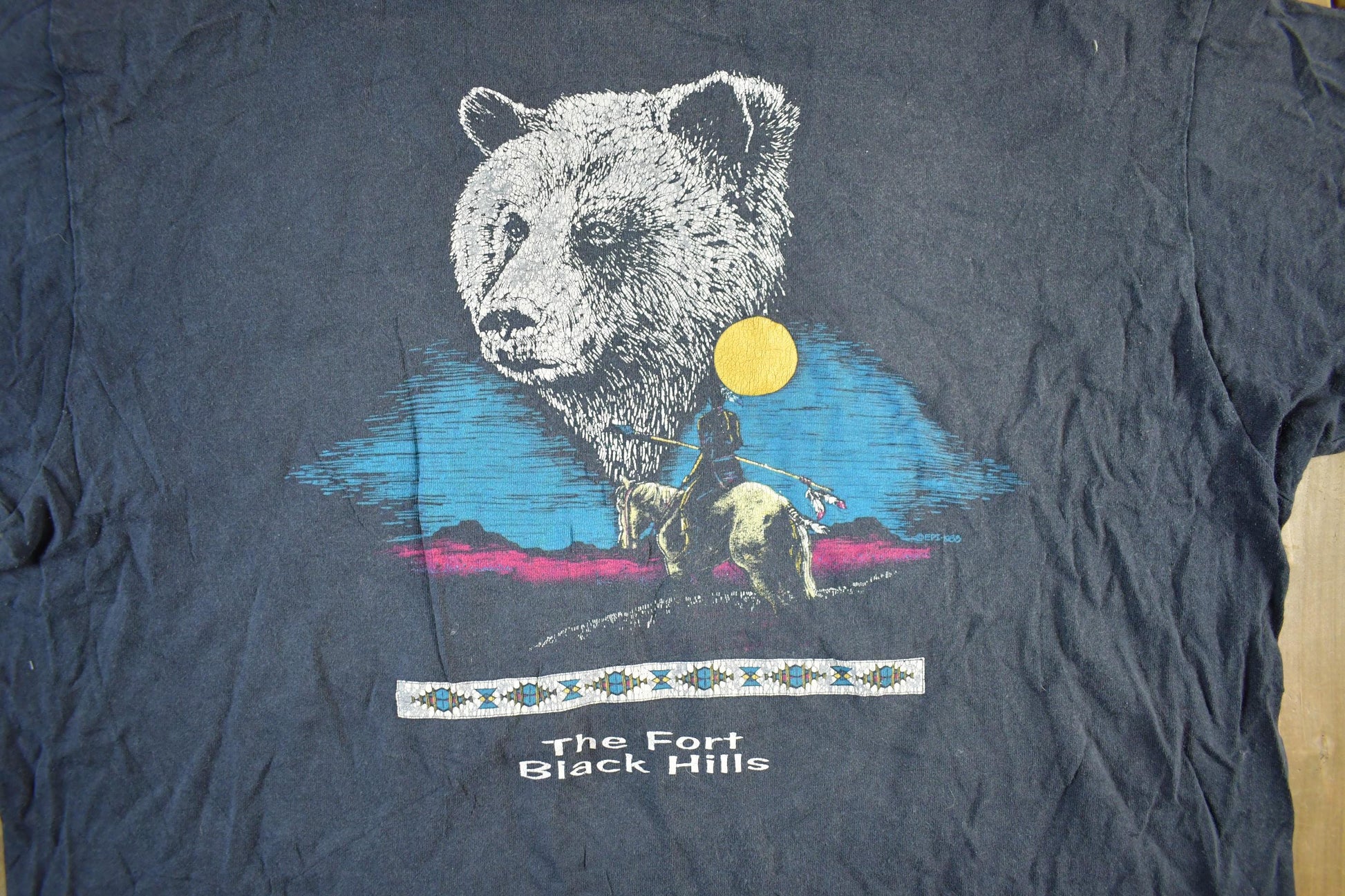 Vintage 1990s Native Black Hills Landscape T-Shirt Men's XL from propervintagecanada