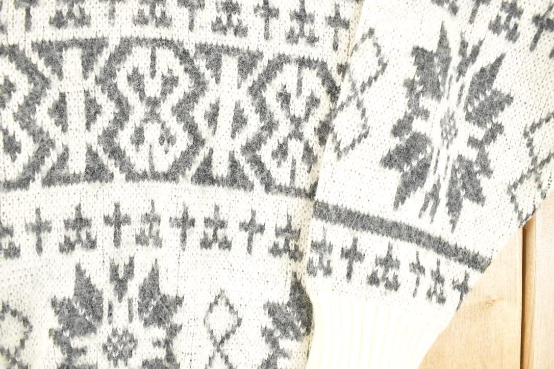 Vintage 1990s Neil Martin AOP Snowflake Design Knit Crewneck Sweater Mens L from propervintagecanada