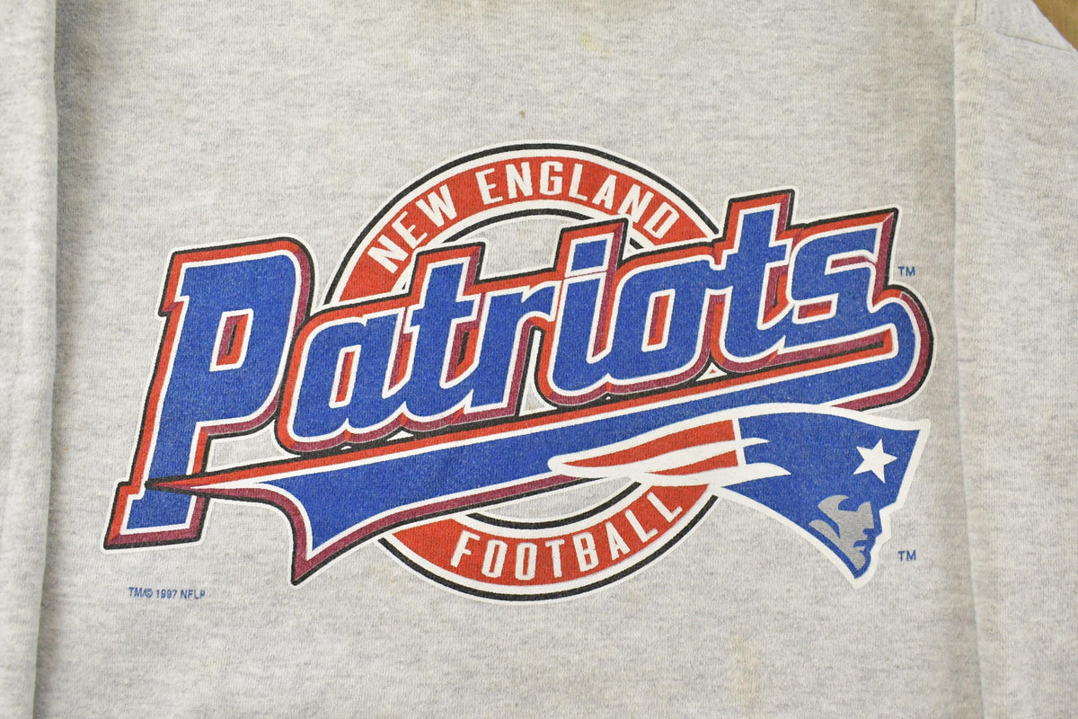 Vintage 1990s New England Patriots Crewneck Sweatshirt Men's L from propervintagecanada