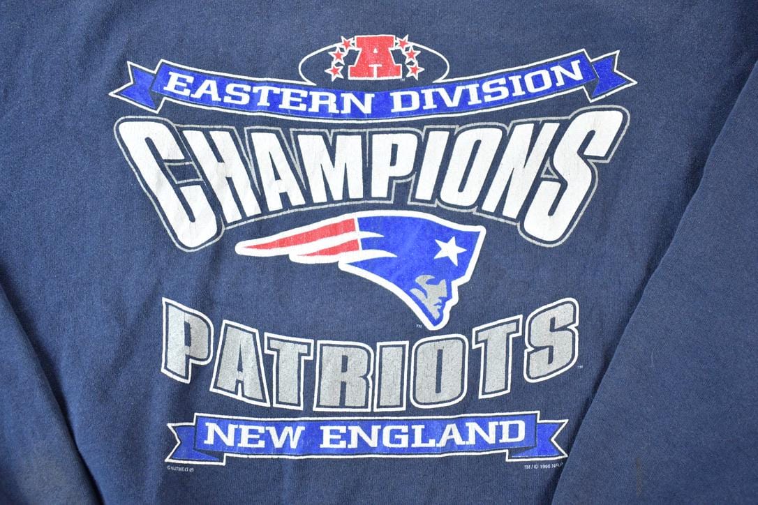 Vintage 1990s New England Patriots Eastern Champions NFL Lee Sport Crewneck Sweatshirt Men's XL from propervintagecanada