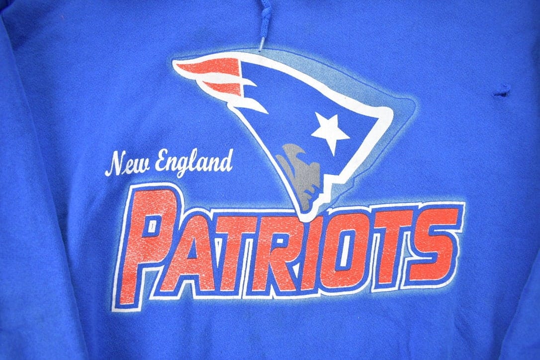Vintage 1990s New England Patriots NFL Graphic Hoodie Men's Large from propervintagecanada