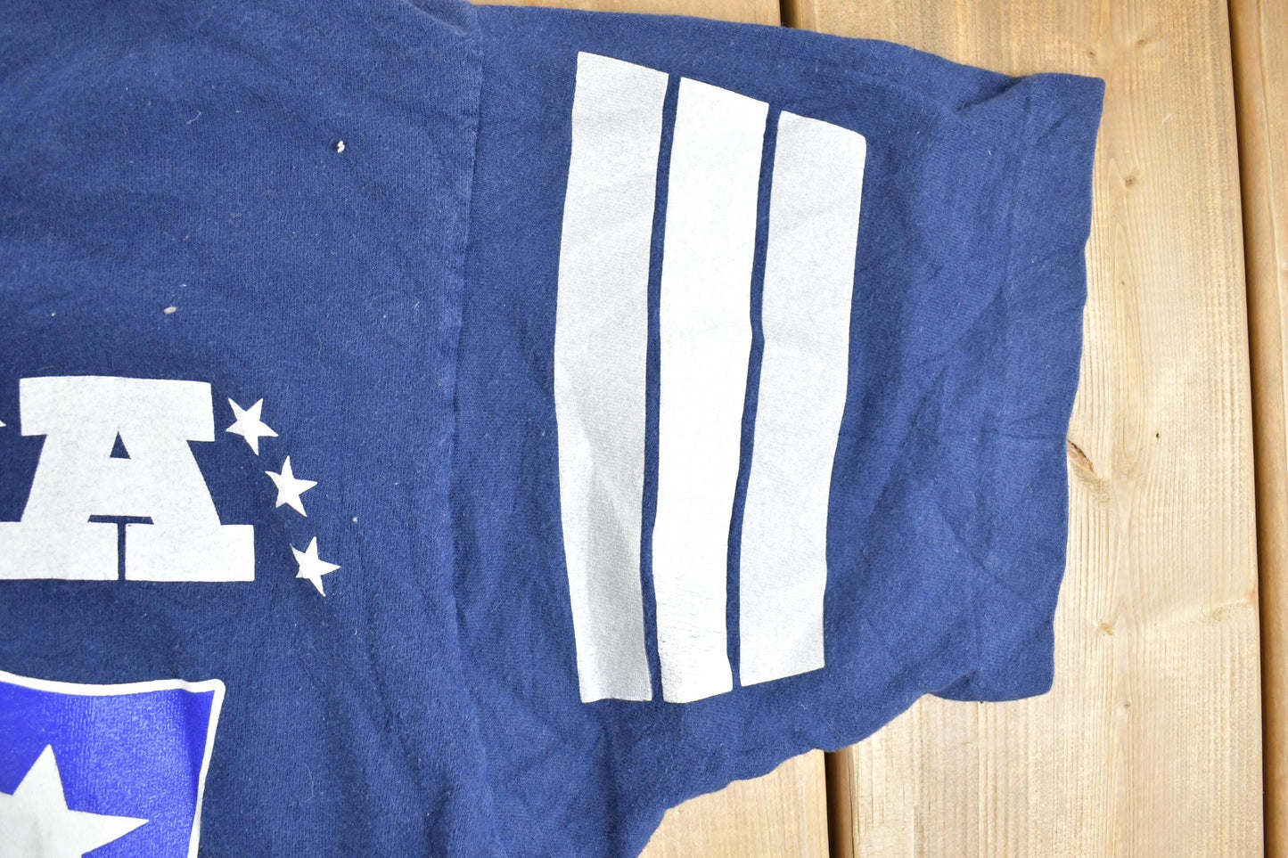 Vintage 1990s New England Patriots NFL Graphic T-Shirt/ Made In USA / Single Stitch / NFL / 90s Streetwear / Sportswear from propervintagecanada
