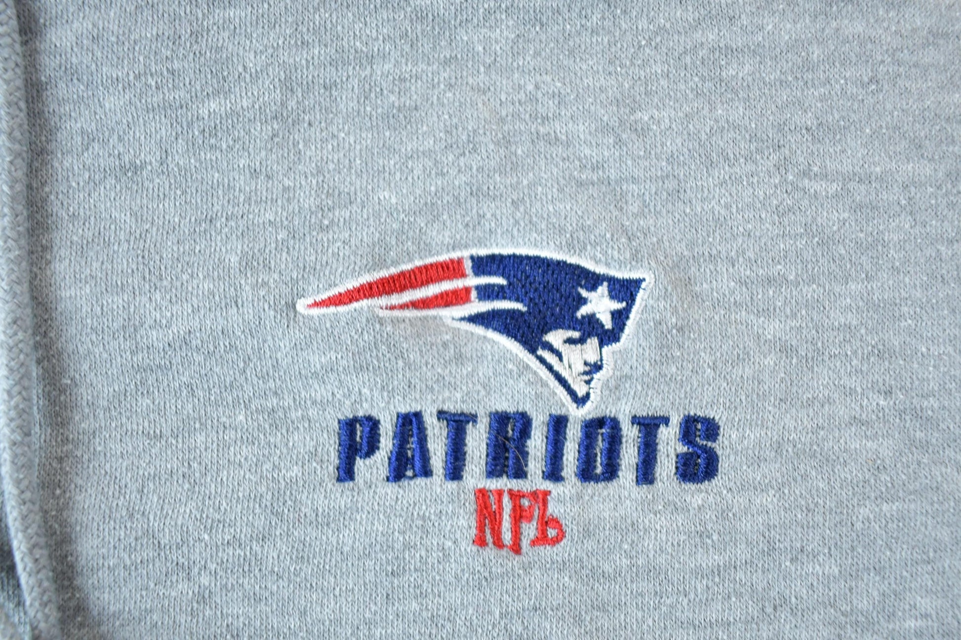 Vintage 1990s New England Patriots NFL Hoodie Sweatshirt Men's XL from propervintagecanada