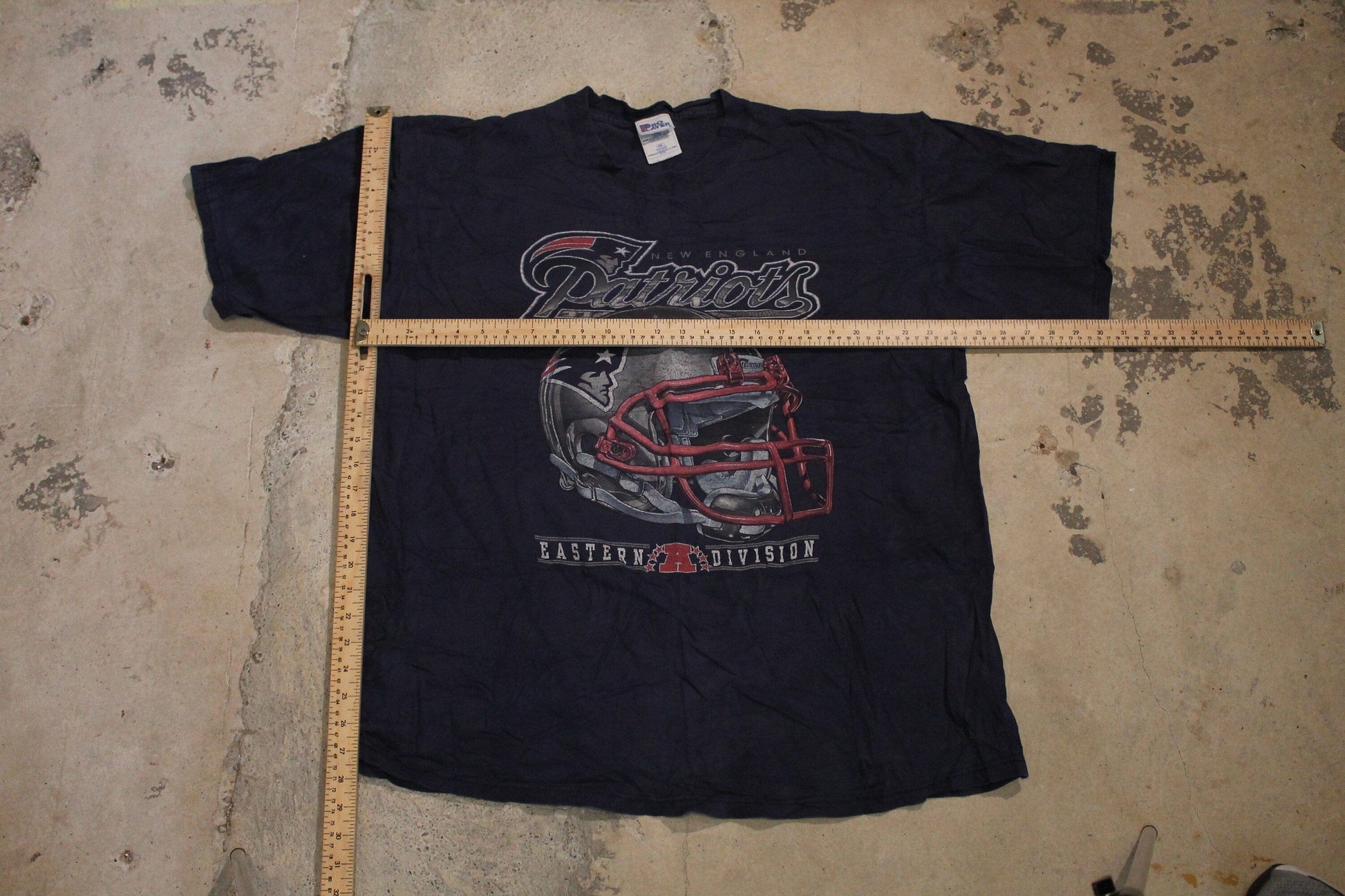 Vintage 1990s New England Patriots NFL T Shirt Men's 2XL from propervintagecanada