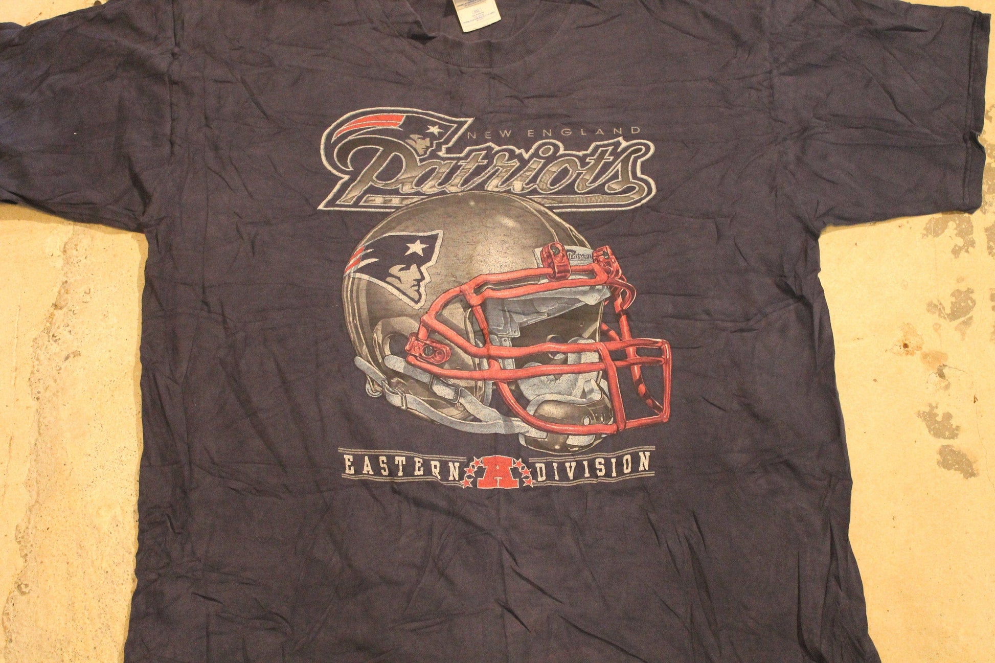 Vintage 1990s New England Patriots NFL T Shirt Men's 2XL from propervintagecanada