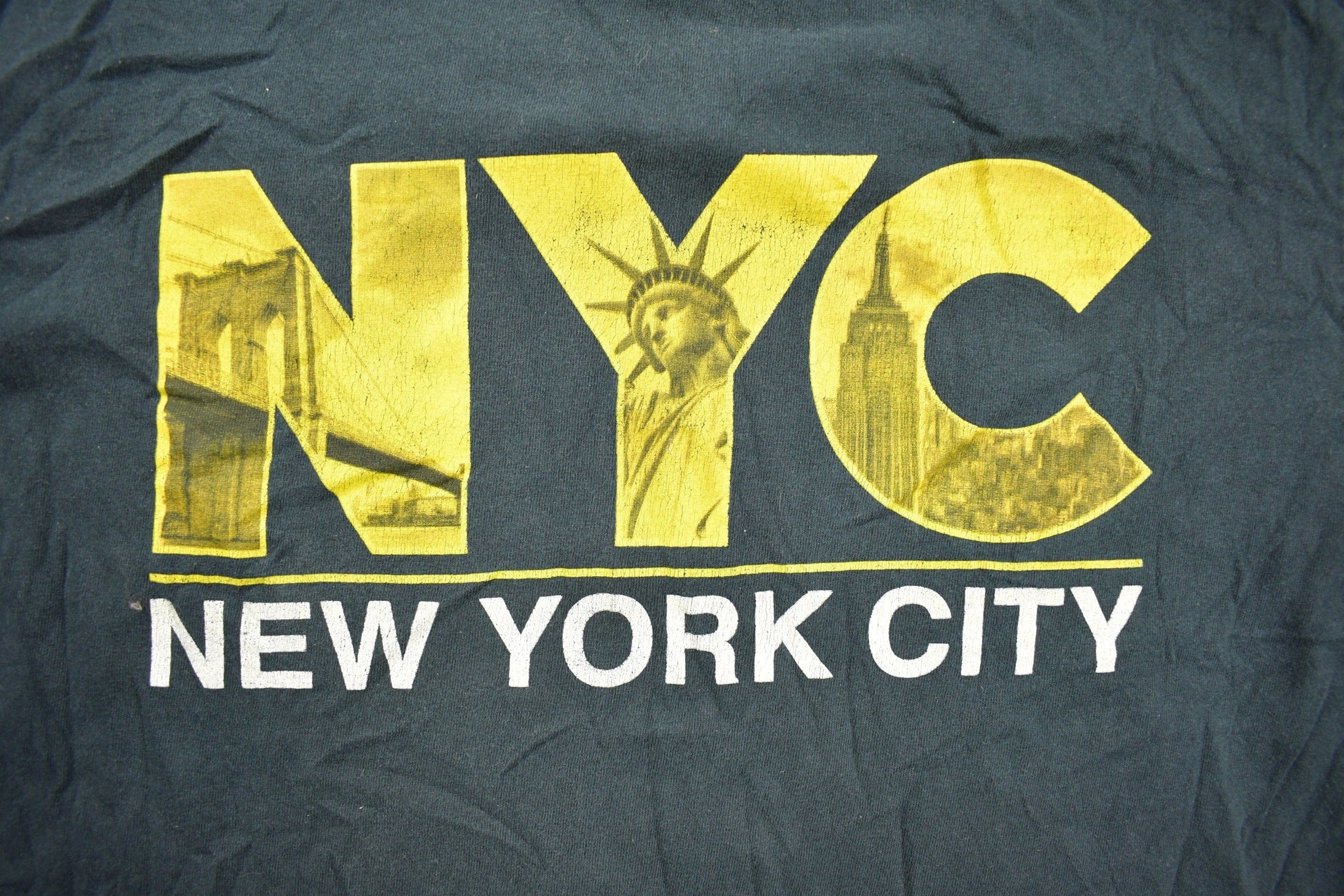 Vintage 1990s New York City NYC Souvenir T Shirt Men's Large from propervintagecanada