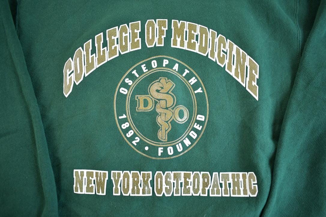 Vintage 1990s New York College of Osteopathic Medicine Crewneck Men's XL from propervintagecanada