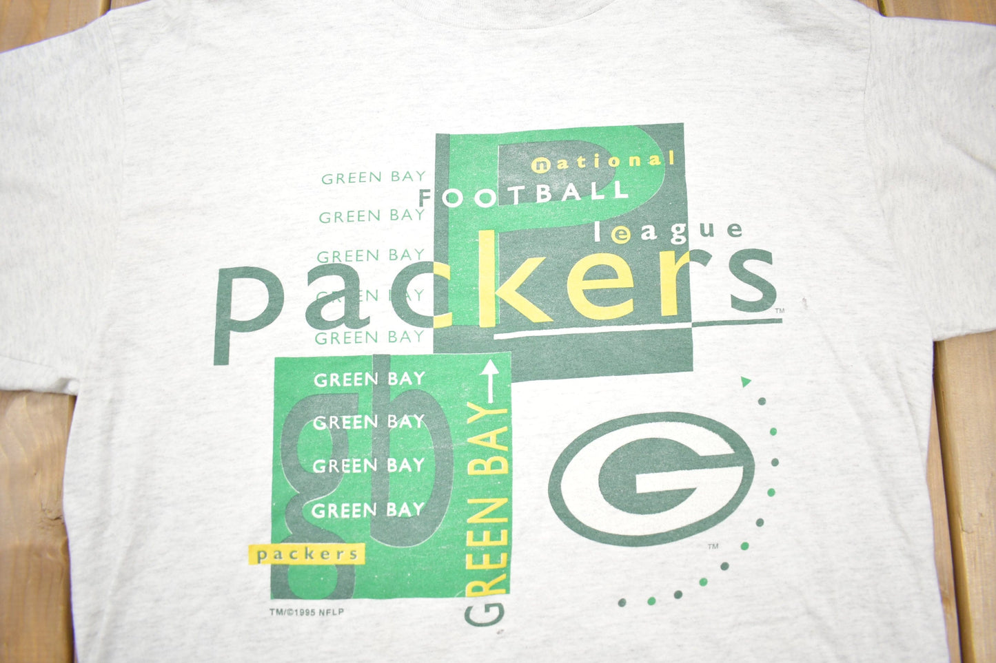 Vintage 1990s NFL Green Bay Packers Graphic T-Shirt Men's XL from propervintagecanada