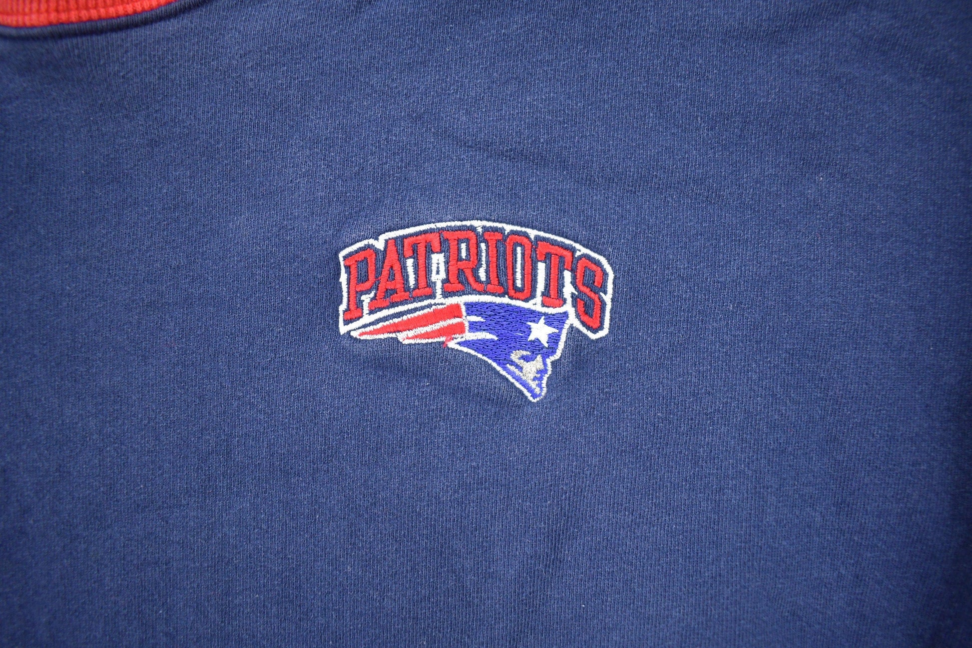 Vintage 1990s NFL New England Patriots Crewneck Sweatshirt Men's Large from propervintagecanada