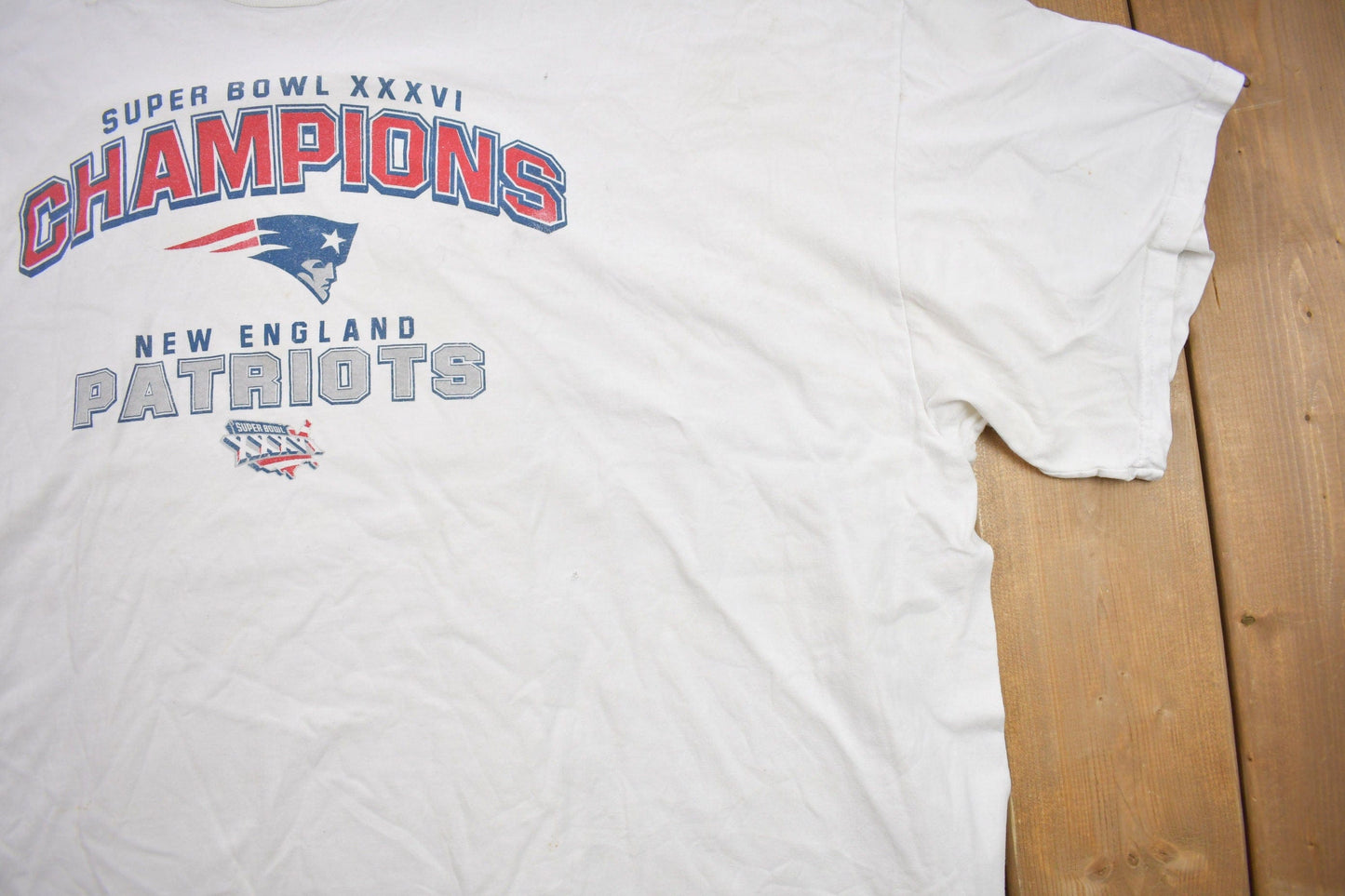 Vintage 1990s NFL New England Patriots Super Bowl 36 Graphic T-Shirt/ Made In USA / Distressed / NFL / 90s Streetwear / Sportswear from propervintagecanada