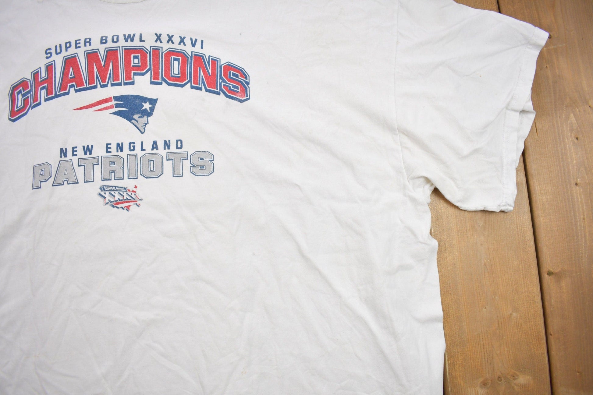 Vintage 1990s NFL New England Patriots Super Bowl 36 Graphic T-Shirt/ Made In USA / Distressed / NFL / 90s Streetwear / Sportswear from propervintagecanada
