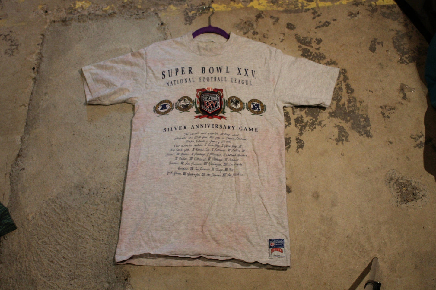 Vintage 1990s NFL Superbowl Graphic T-Shirt Men's Large from propervintagecanada