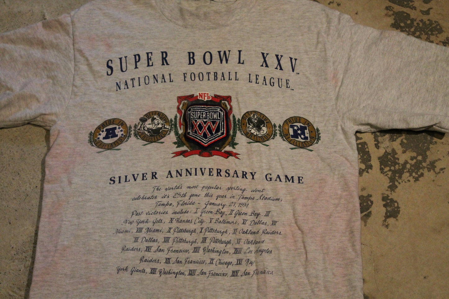 Vintage 1990s NFL Superbowl Graphic T-Shirt Men's Large from propervintagecanada