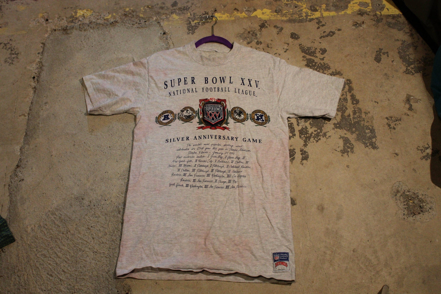 Vintage 1990s NFL Superbowl Graphic T-Shirt Men's Large from propervintagecanada