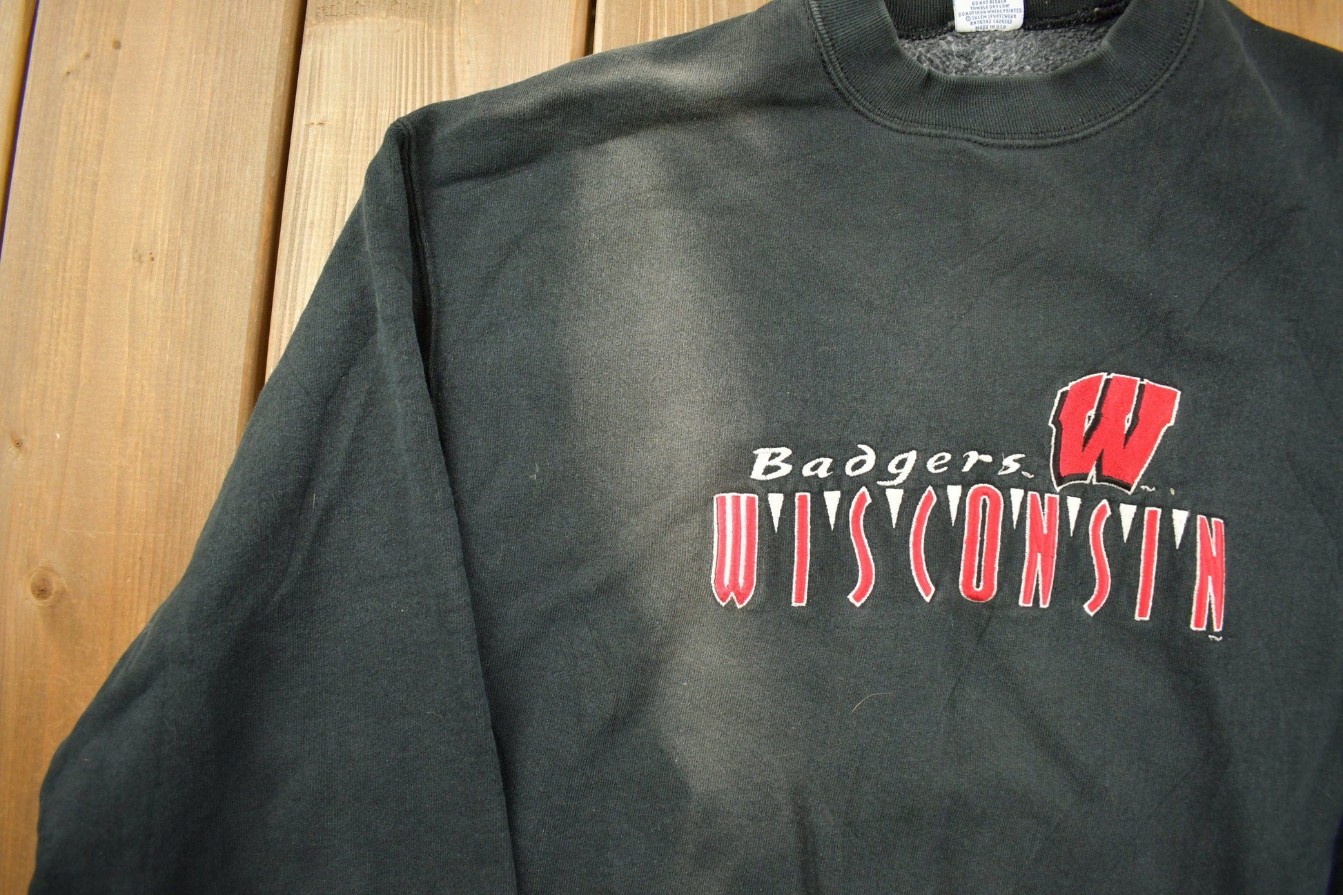 Vintage 1990s NFL Wisconsin Badgers Crewneck Sweatshirt Men's Large from propervintagecanada