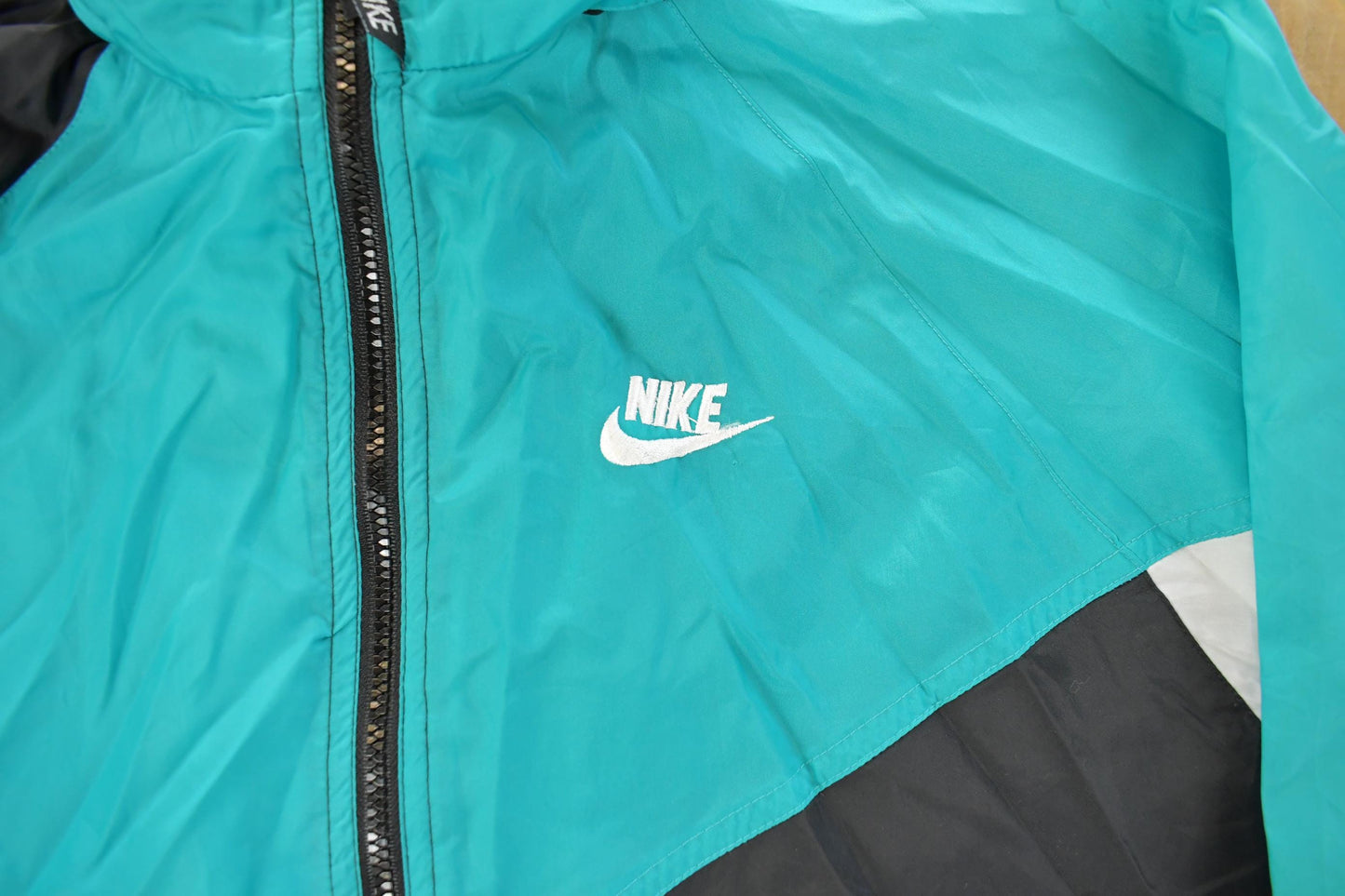 Vintage 1990s Nike Windbreaker Jacket Men's Small from propervintagecanada