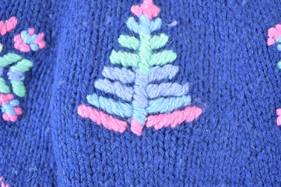 Vintage 1990s Northern Isles Christmas Tree 100% Wool Knitted By Hand Crewneck Sweater Men's Large from propervintagecanada