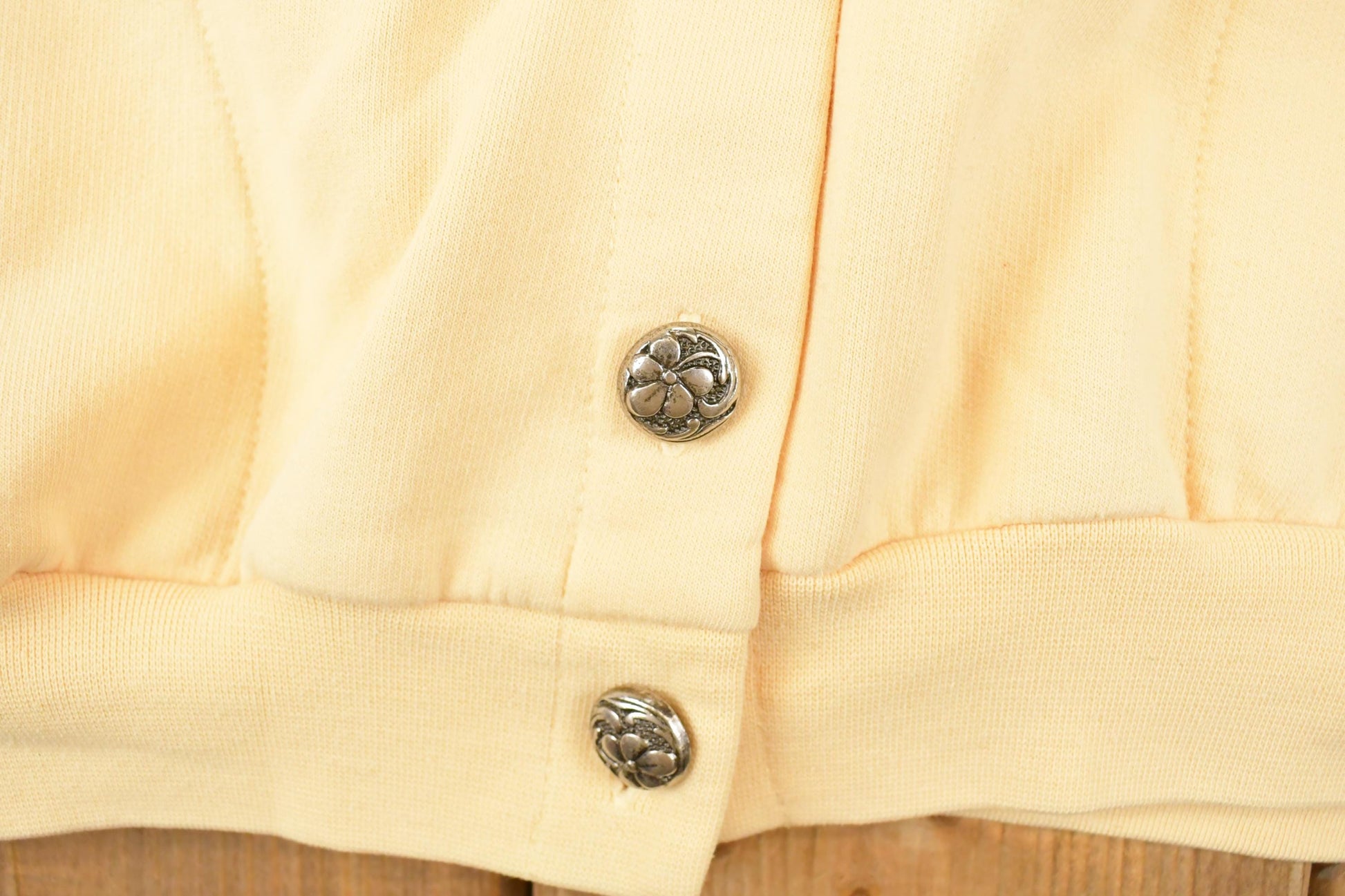 Vintage 1990s Northern Reflections Floral Graphic Print Button Up Double Collar Crewneck Sweatshirt Womens L from propervintagecanada