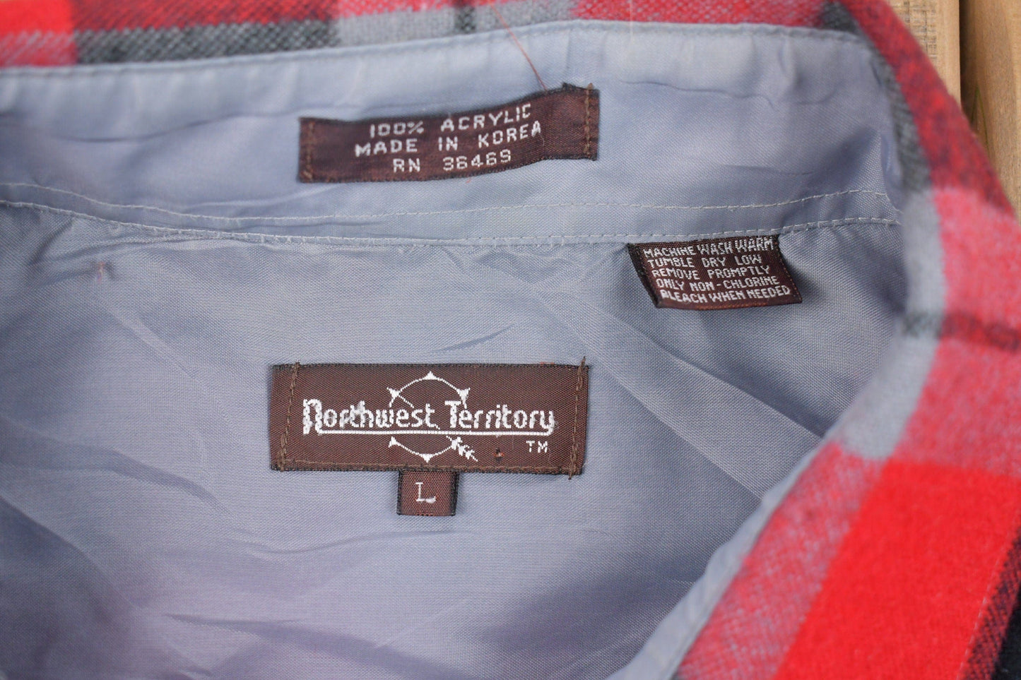 Vintage 1990s Northwest Territory Plaid Lined Button Up Shirt Men's Large from propervintagecanada