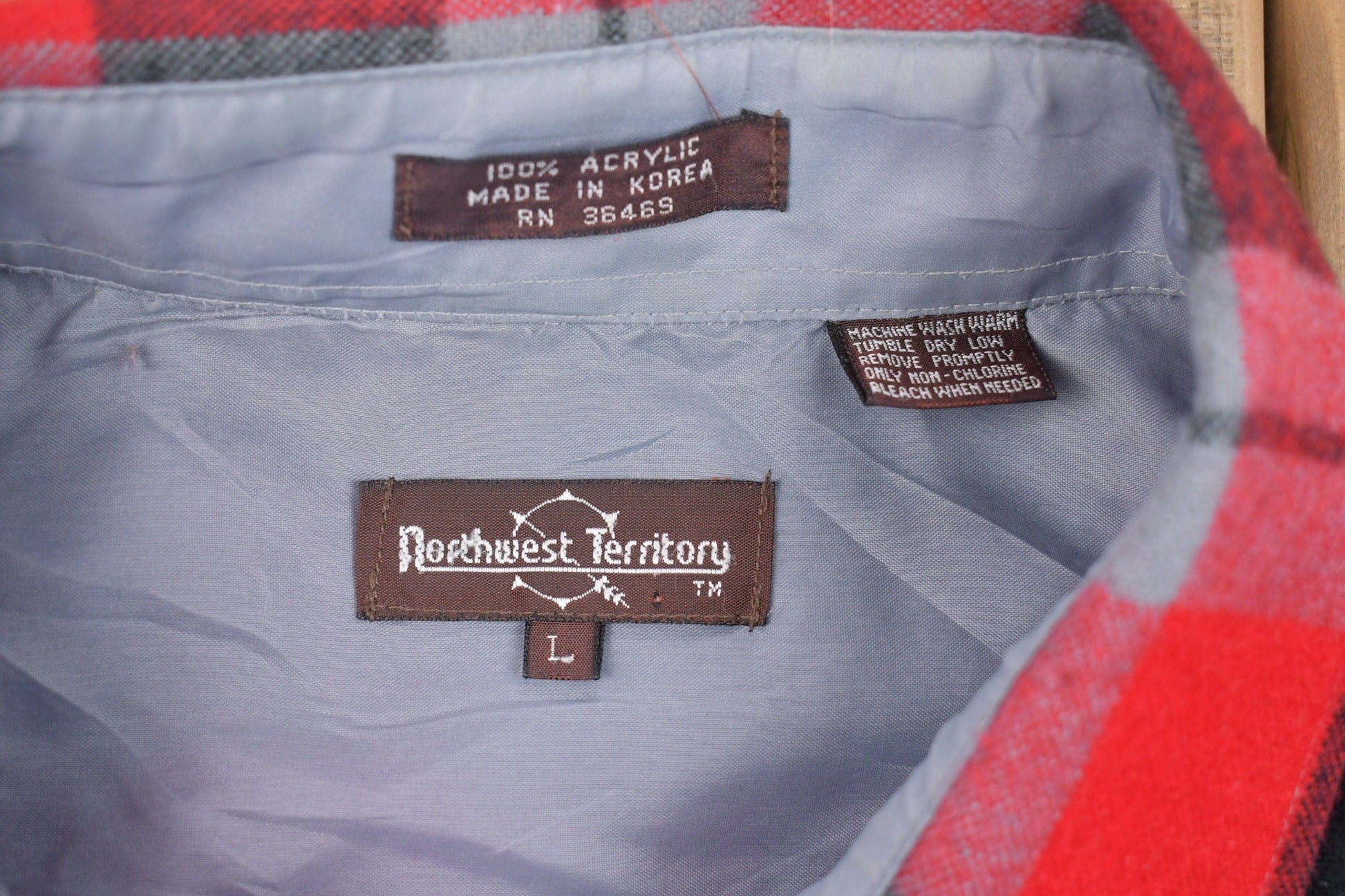 Vintage 1990s Northwest Territory Plaid Lined Button Up Shirt Men's Large from propervintagecanada