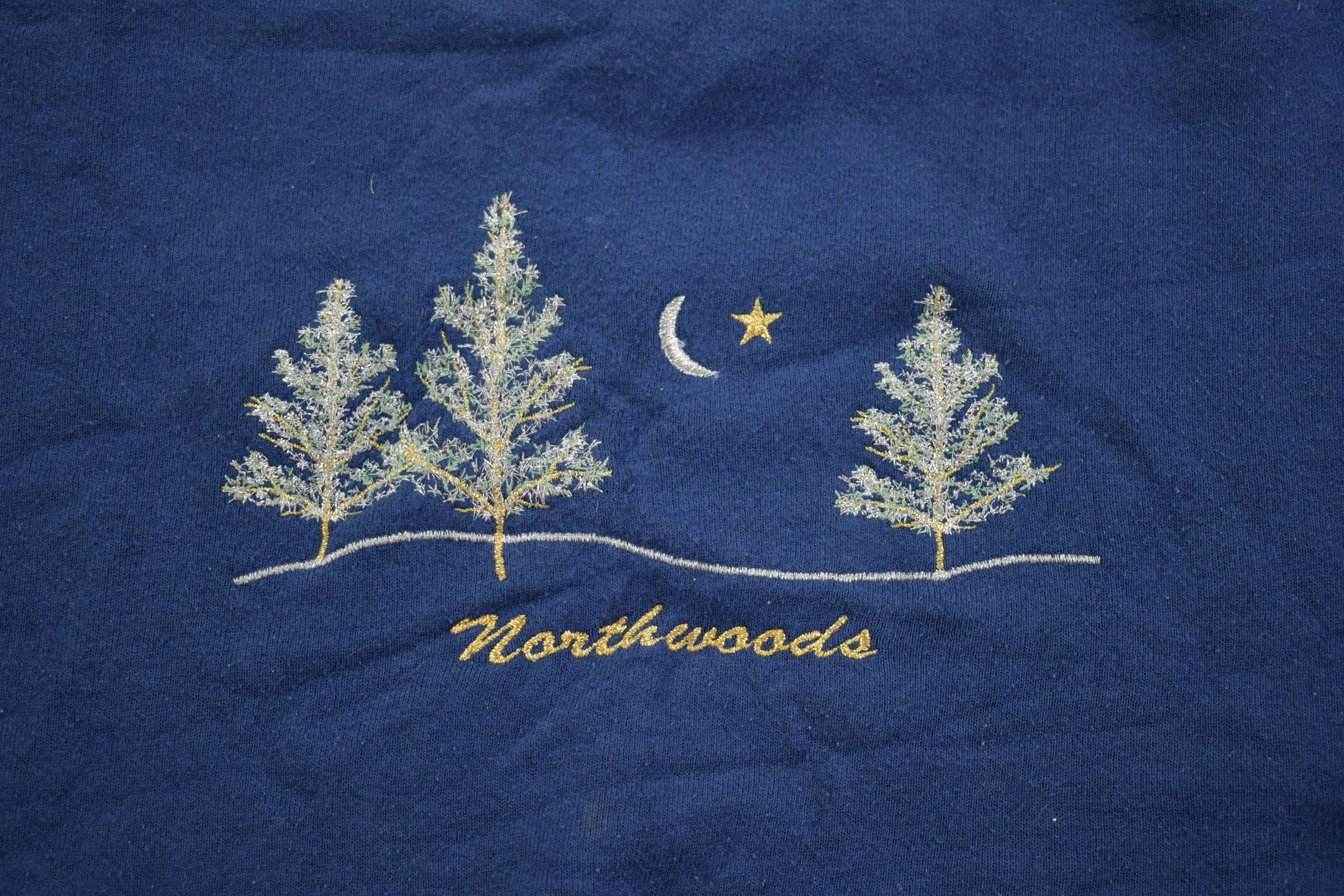 Vintage 1990s Northwoods Embroidered Nature Souvenir Crewneck Sweatshirt Men's L from propervintagecanada