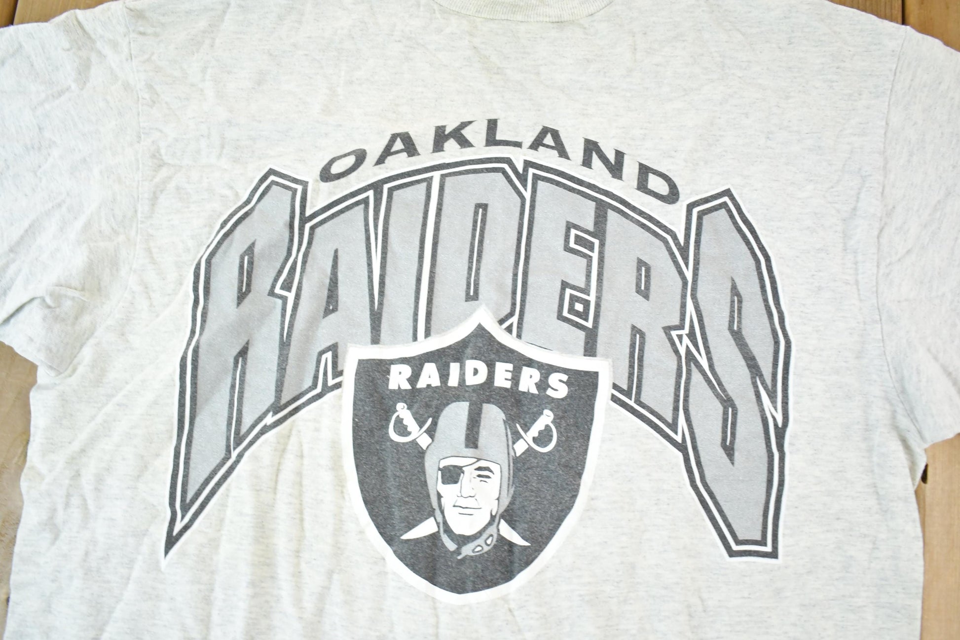 Vintage 1990s Oakland Raiders NFL Graphic T-Shirt Mens M from propervintagecanada