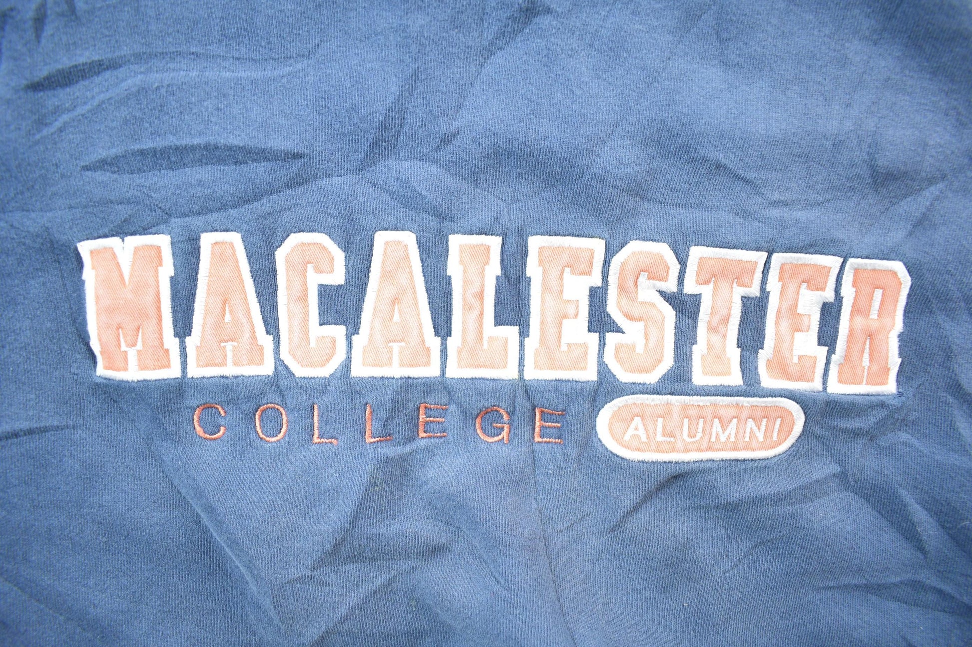Vintage 1990s Oarsman Macalester College Alumni Collegiate Crewneck Men's XL from propervintagecanada
