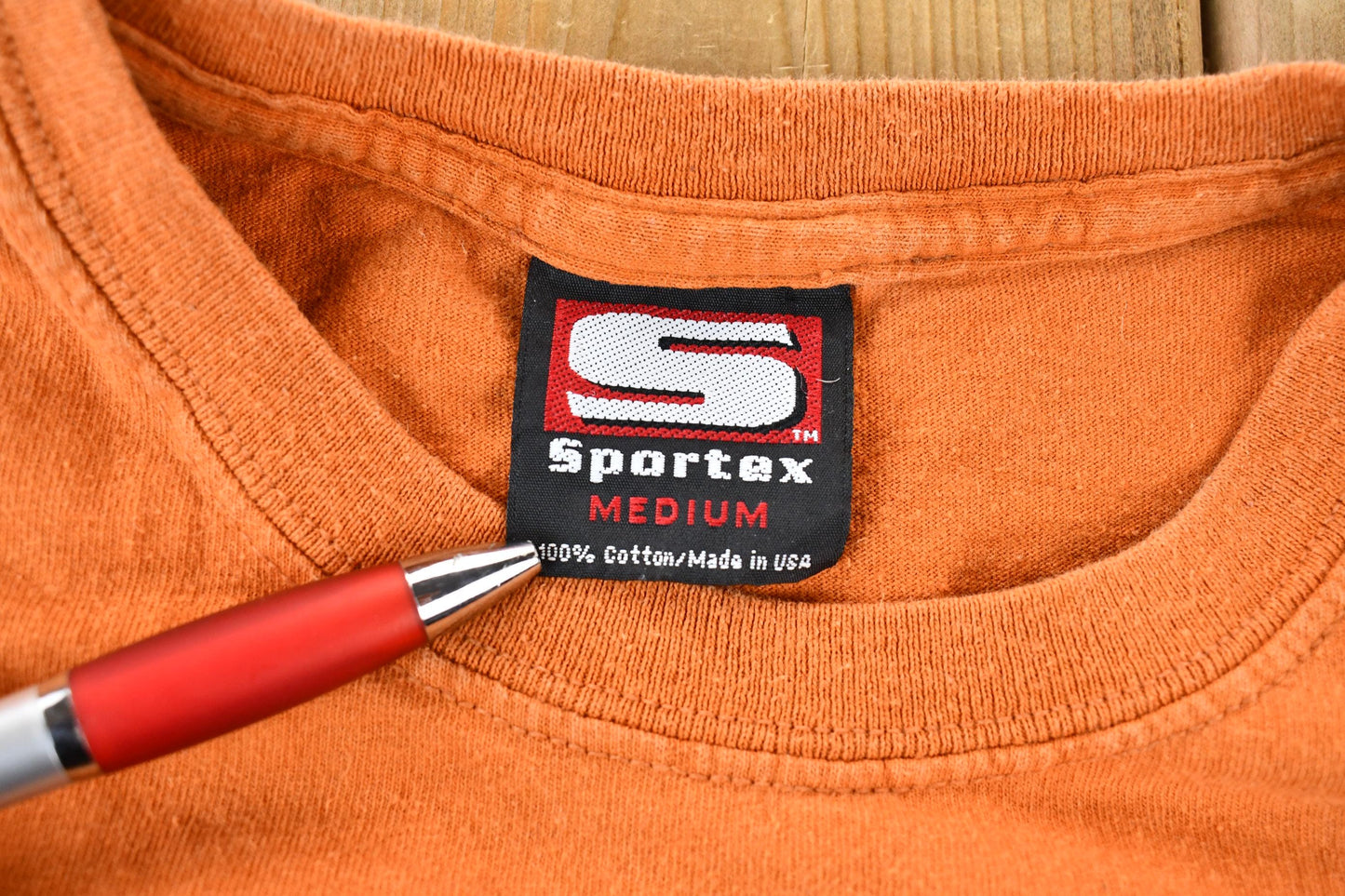 Vintage 1990s Orange Souvenir Arizona USA Feather and Bead Horse Travel T-Shirt Men's Small from propervintagecanada