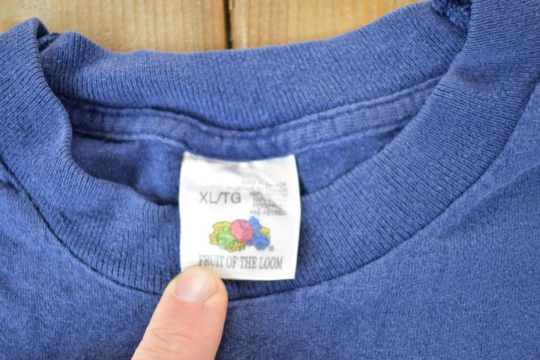 Vintage 1990s Orillia Canada Souvenir Single Stitch Graphic Print T-Shirt Made In Canada Men's XL from propervintagecanada