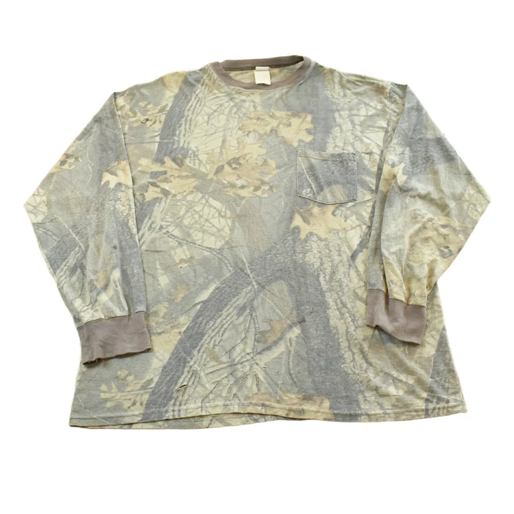 Vintage 1990s Outdoors RealTree Hardwoods Camo Long Sleeve T-Shirt Men's XL from propervintagecanada