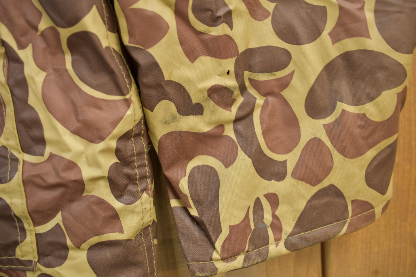 Vintage 1990s Ozark Trail Duck Camo Jacket Men's Large from propervintagecanada