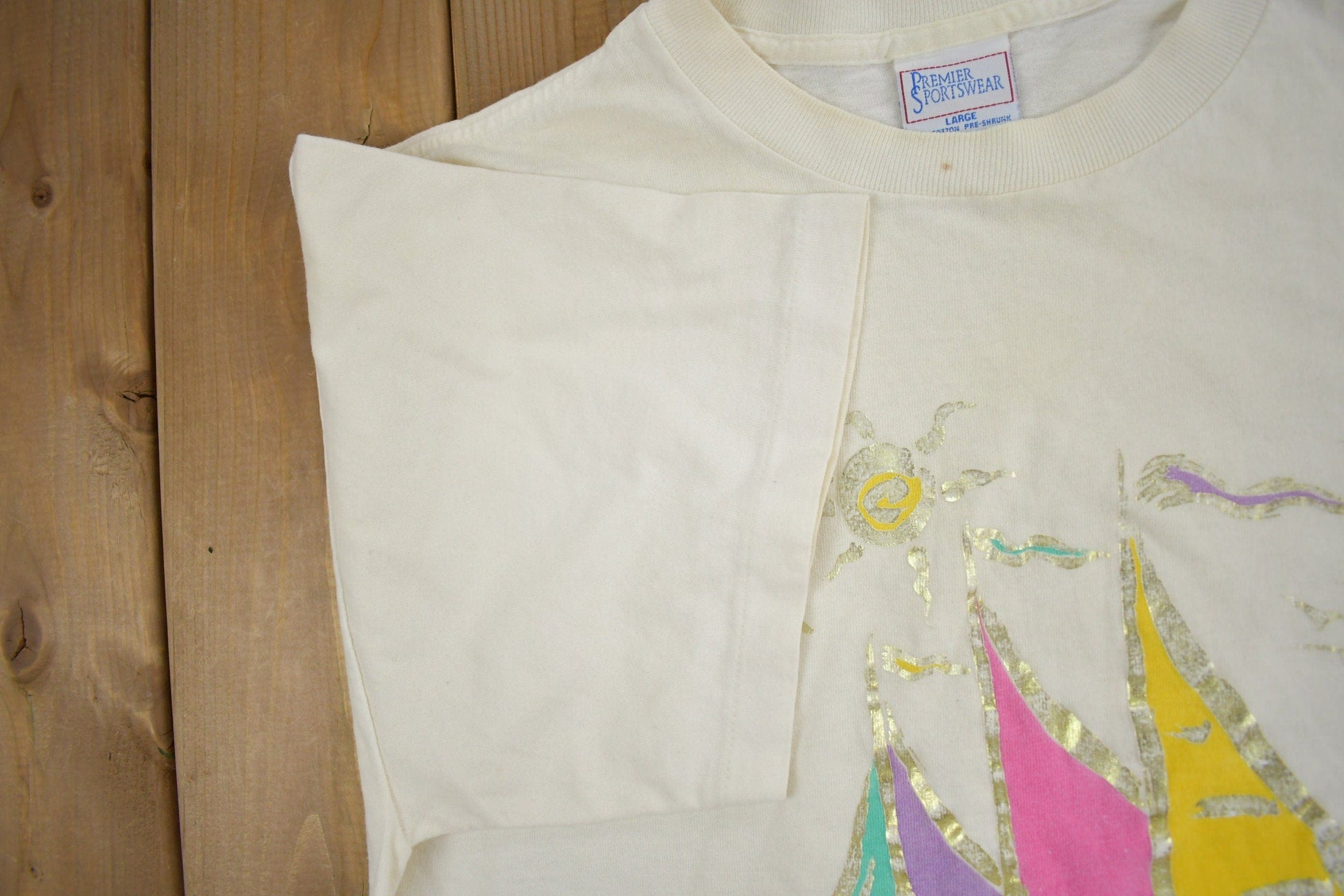 Vintage 1990s Paradise Island Bahamas Souvenir T Shirt Men's Large from propervintagecanada
