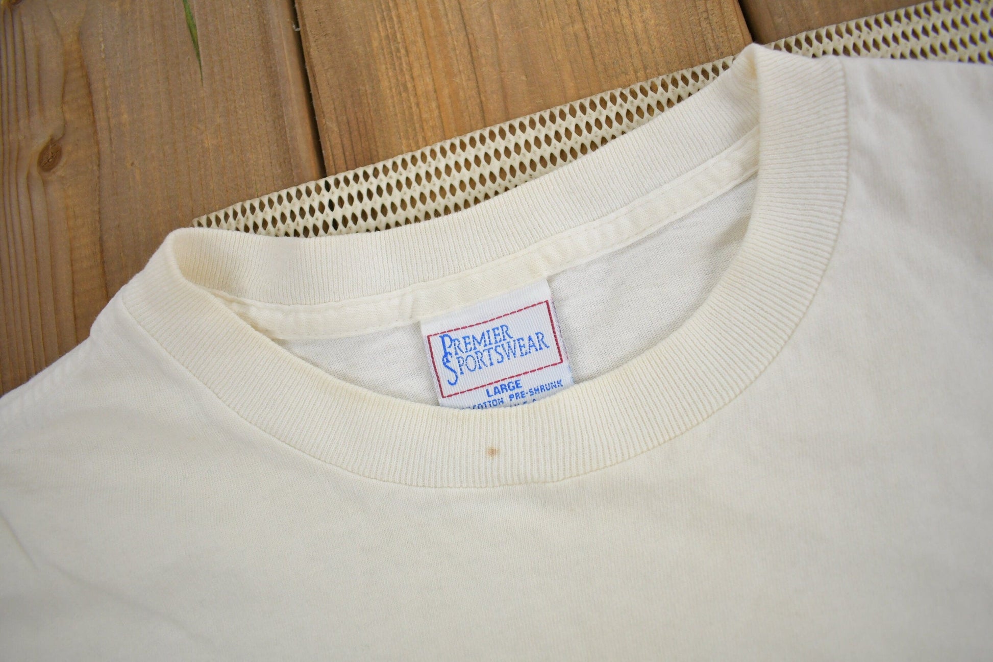 Vintage 1990s Paradise Island Bahamas Souvenir T Shirt Men's Large from propervintagecanada