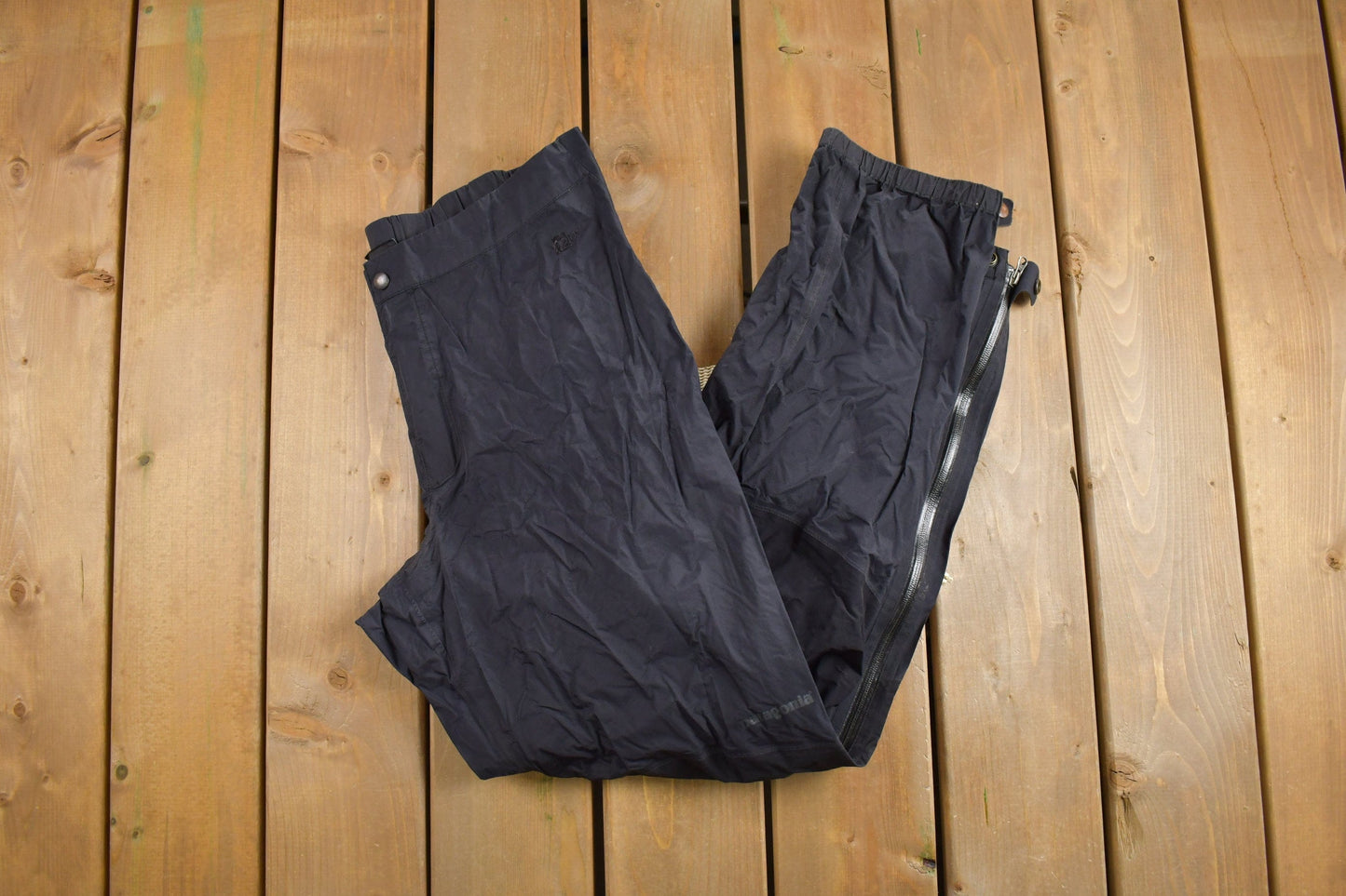 Vintage 1990s Patagonia Black Snow Pants Men's 34 x 30 from propervintagecanada