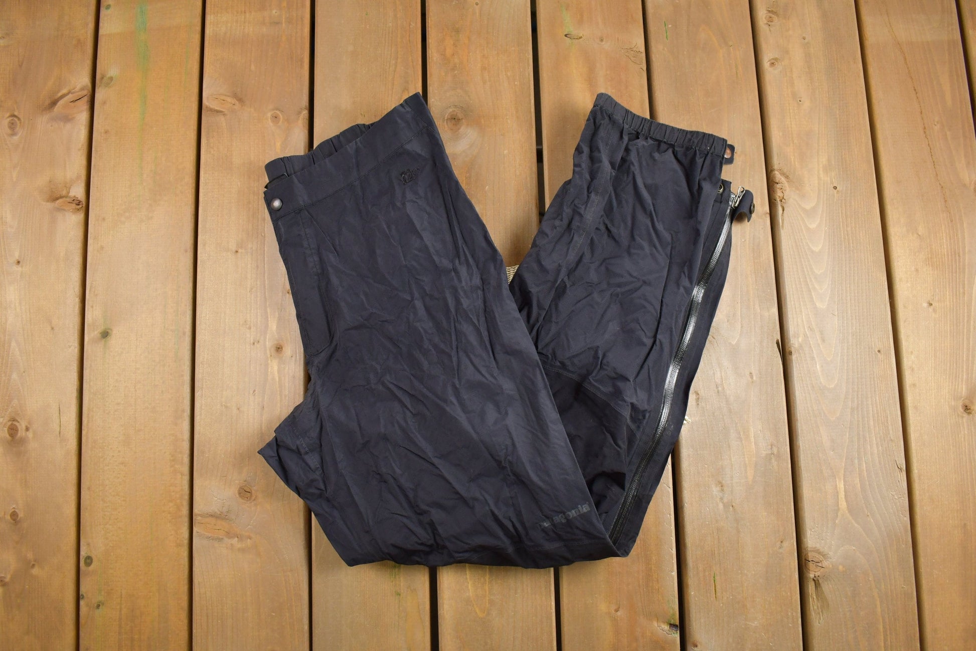 Vintage 1990s Patagonia Black Snow Pants Men's 34 x 30 from propervintagecanada