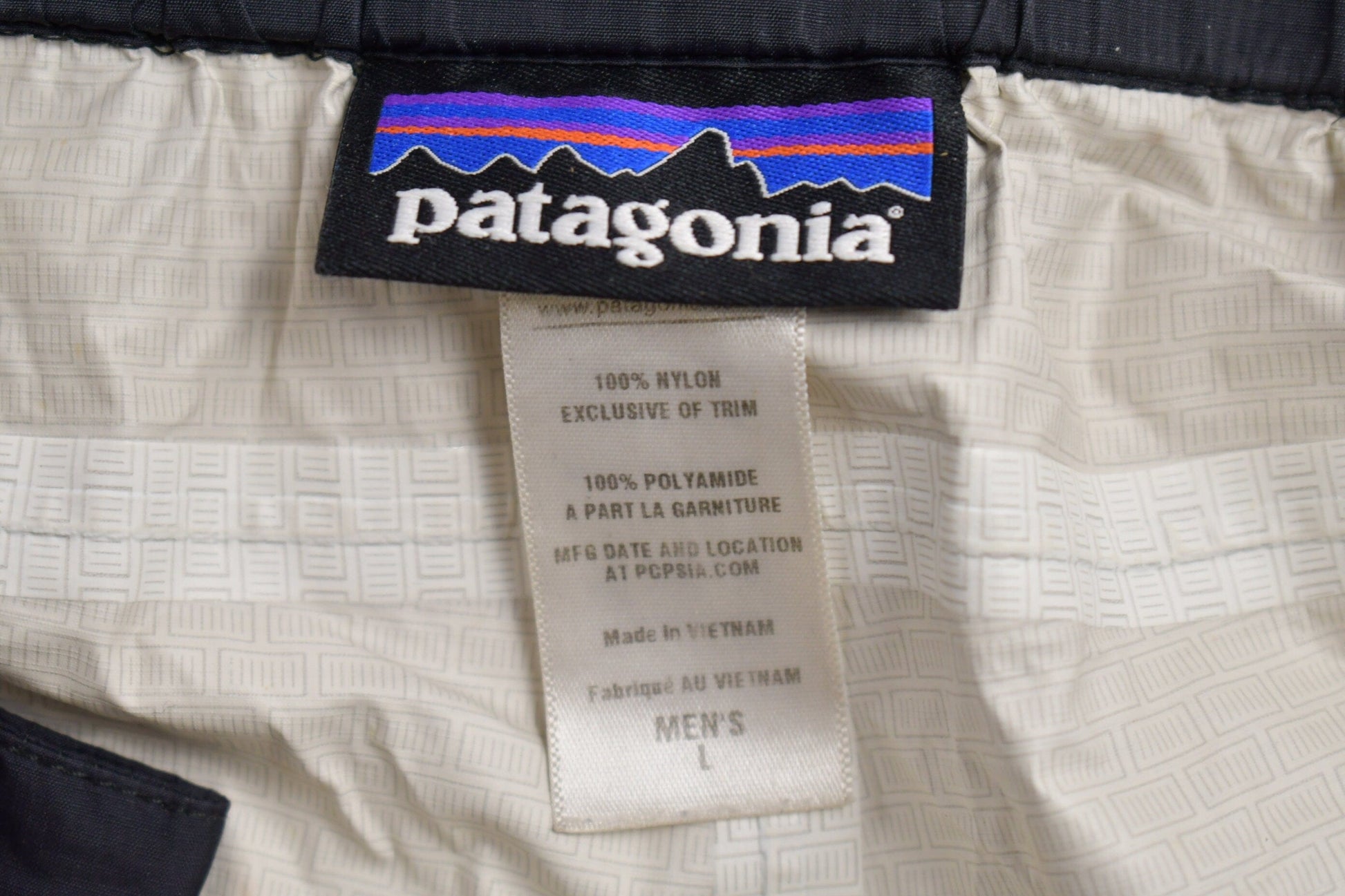 Vintage 1990s Patagonia Black Snow Pants Men's 34 x 30 from propervintagecanada