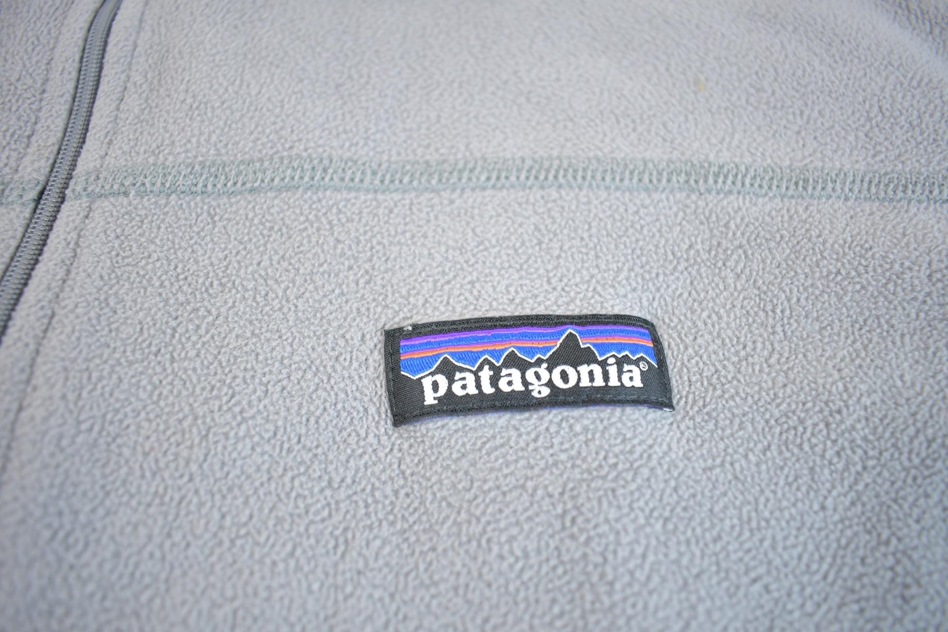 Vintage 1990s Patagonia Embroidered Fleece Sweater Men's L from propervintagecanada