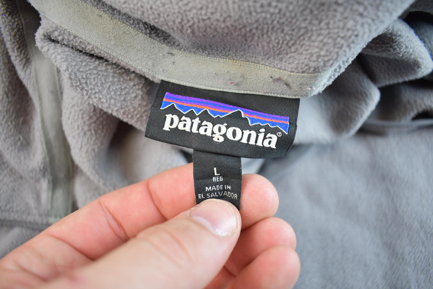 Vintage 1990s Patagonia Embroidered Fleece Sweater Men's L from propervintagecanada