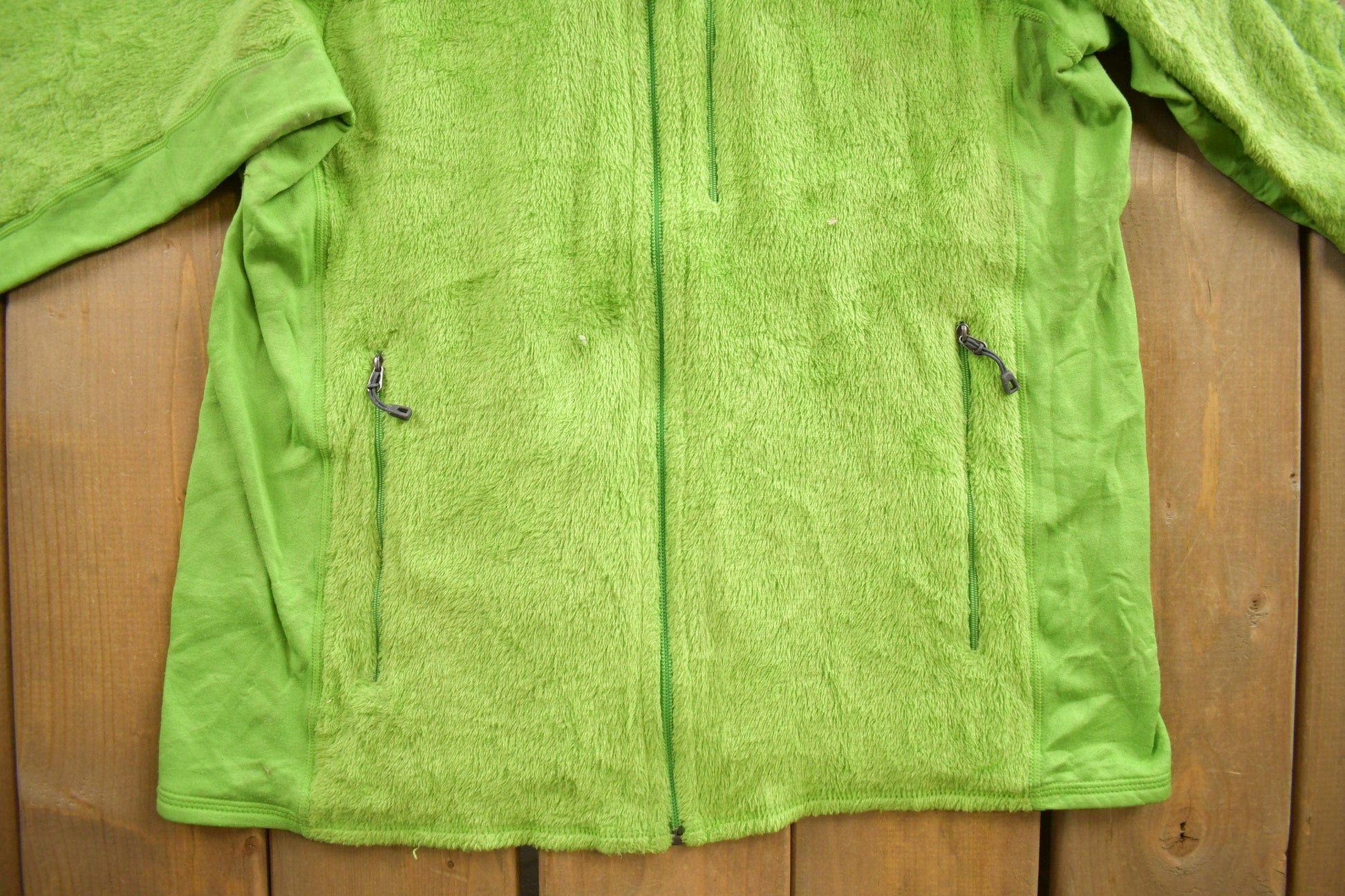 Vintage 1990s Patagonia Green Fleece Sweater Womens L from propervintagecanada