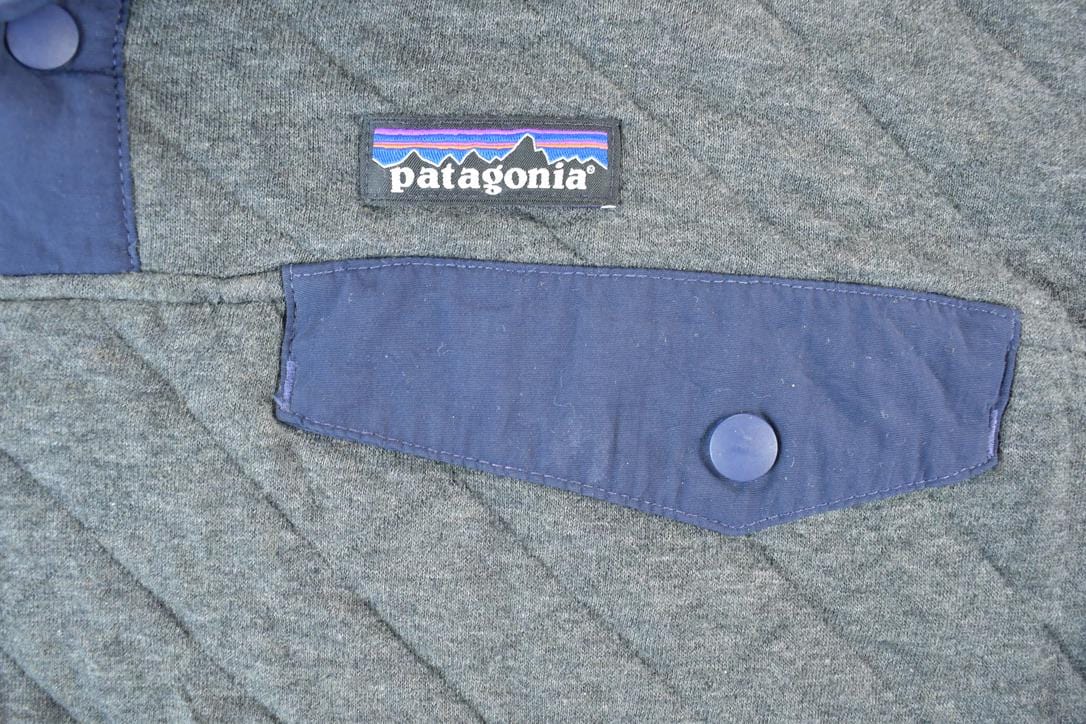 Vintage 1990s Patagonia Pleated Souvenir Crewneck Sweatshirt Made In USA Men's Large from propervintagecanada