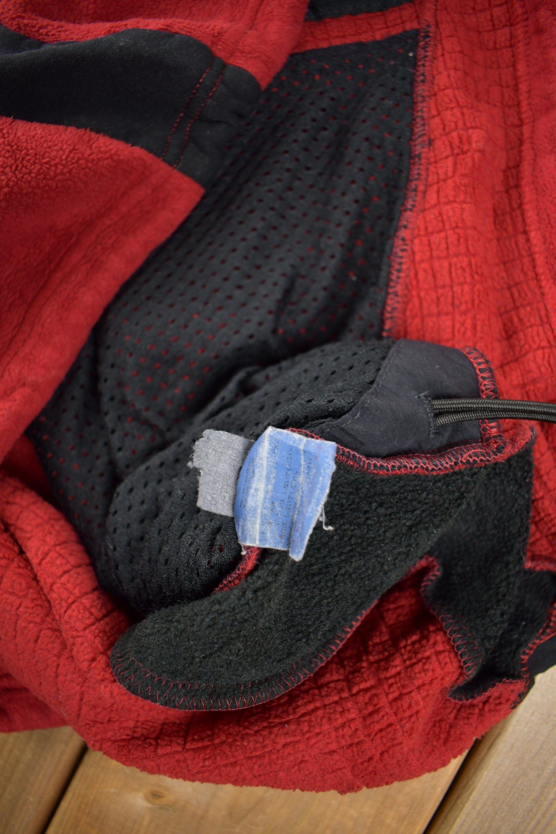 Vintage 1990s Patagonia Red Fleece Zip Up Sweater Men's Large from propervintagecanada