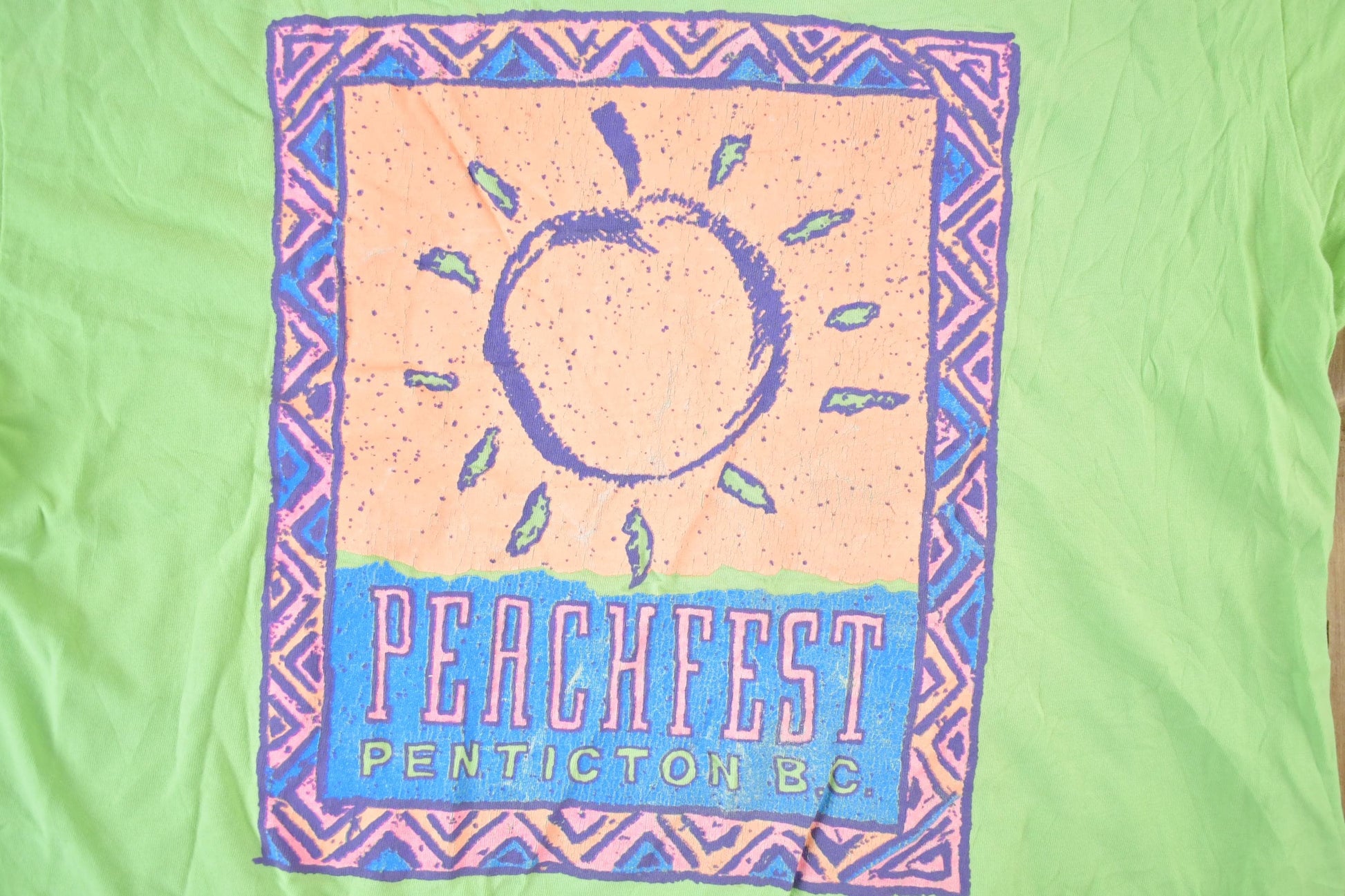 Vintage 1990s Peach fest Penticton B.C Souvenir Single Stitch Graphic Print T-Shirt Made In USA Men's Large from propervintagecanada