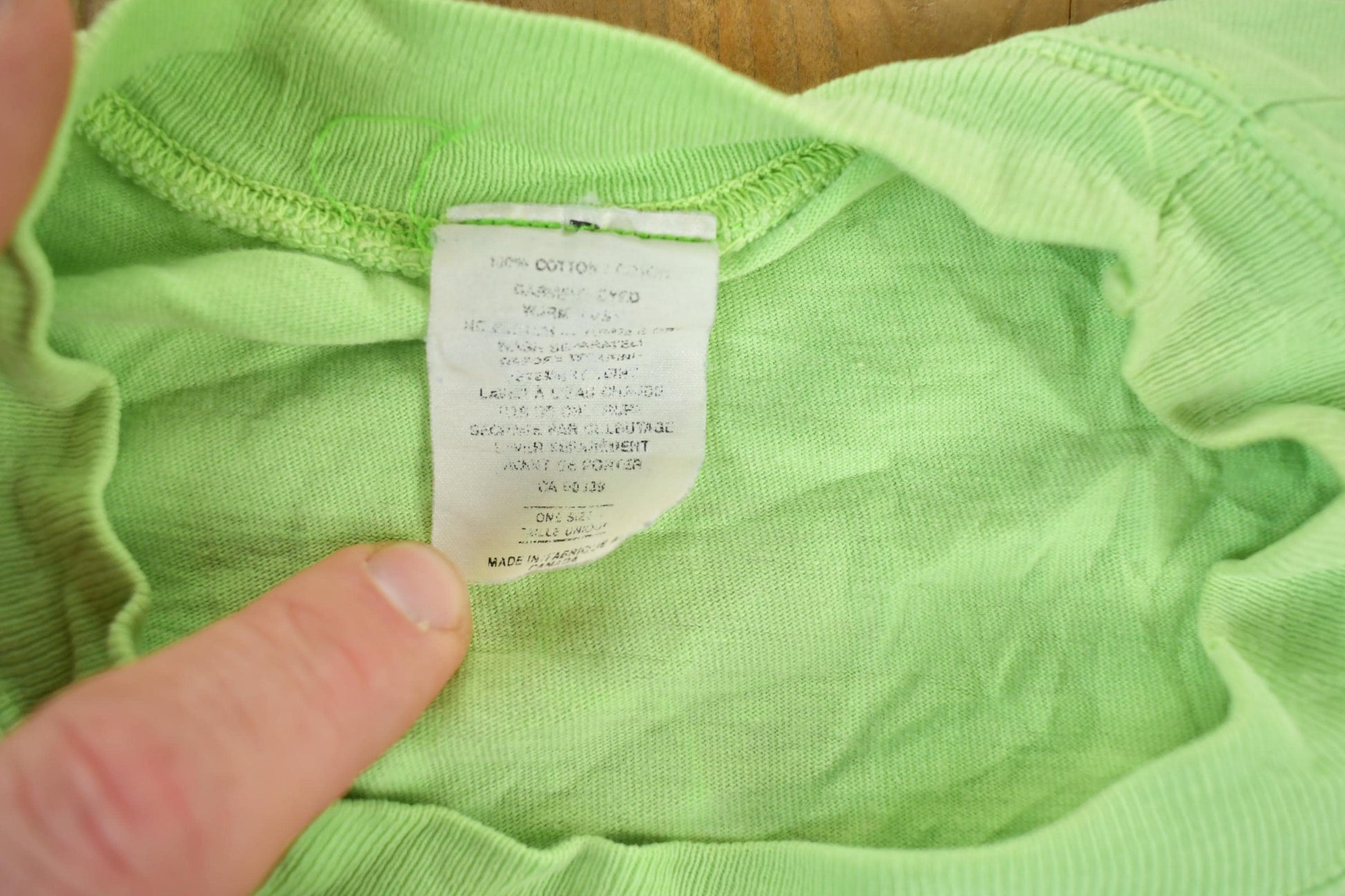 Vintage 1990s Peach fest Penticton B.C Souvenir Single Stitch Graphic Print T-Shirt Made In USA Men's Large from propervintagecanada