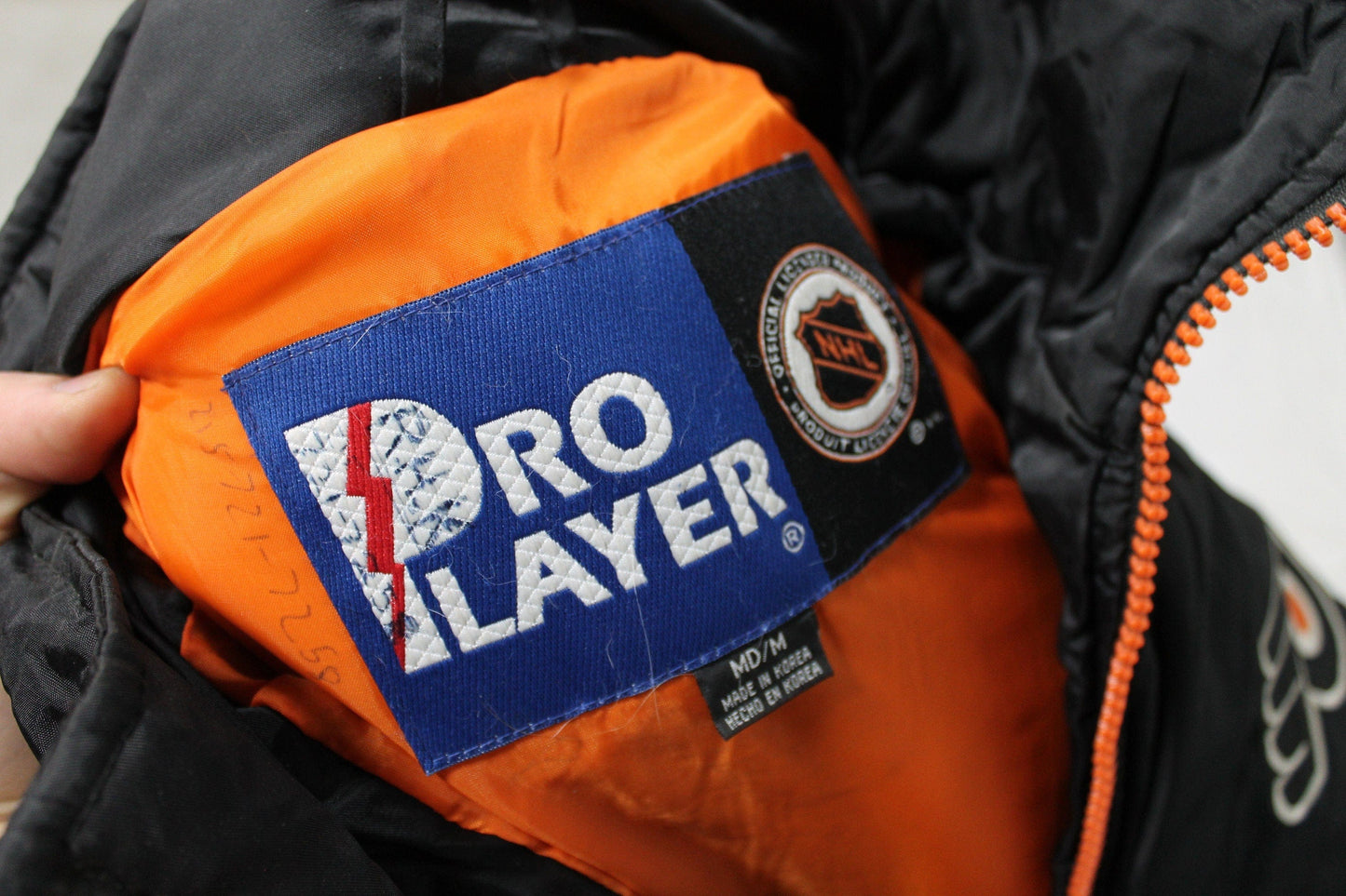 Vintage 1990s Philadelphia Flyers NHL Pro Player Puffer Jacket Men's Large from propervintagecanada