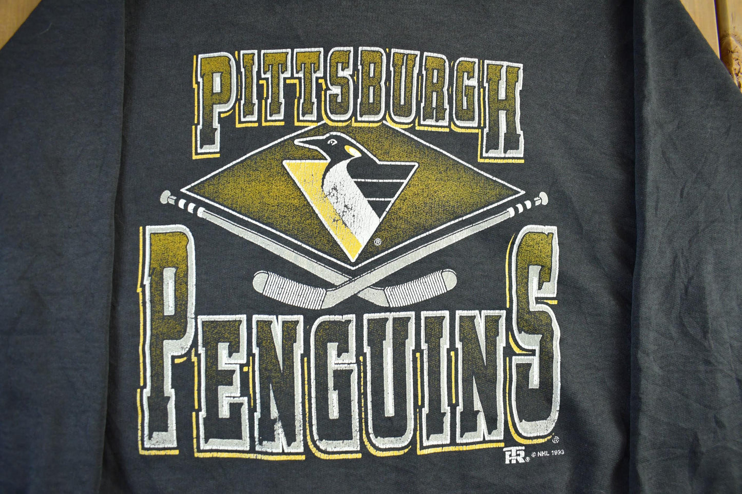 Vintage 1990s Pittsburgh Penguins NHL Crewneck Sweatshirt Men's XL from propervintagecanada