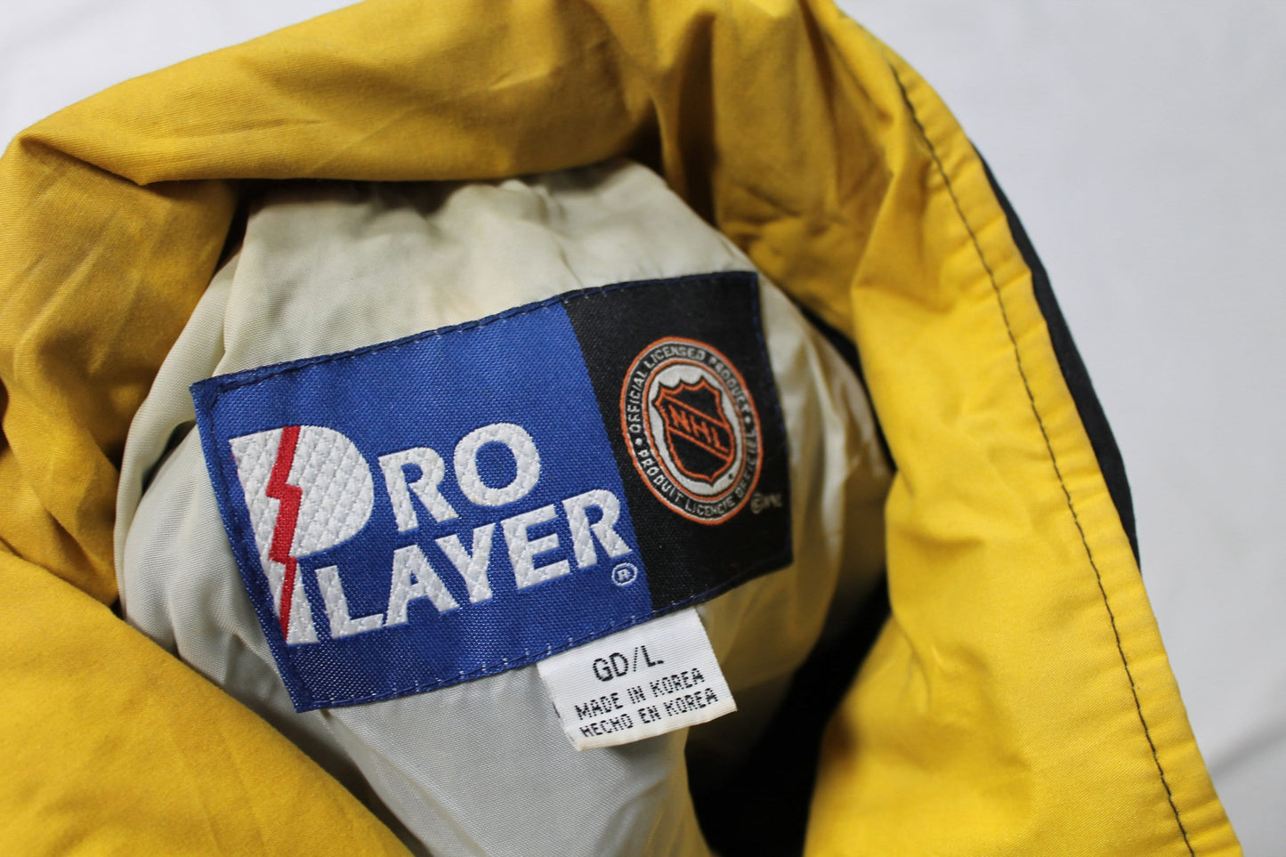 Vintage 1990s Pittsburgh Penguins NHL Pro Player Jacket Men's Large from propervintagecanada