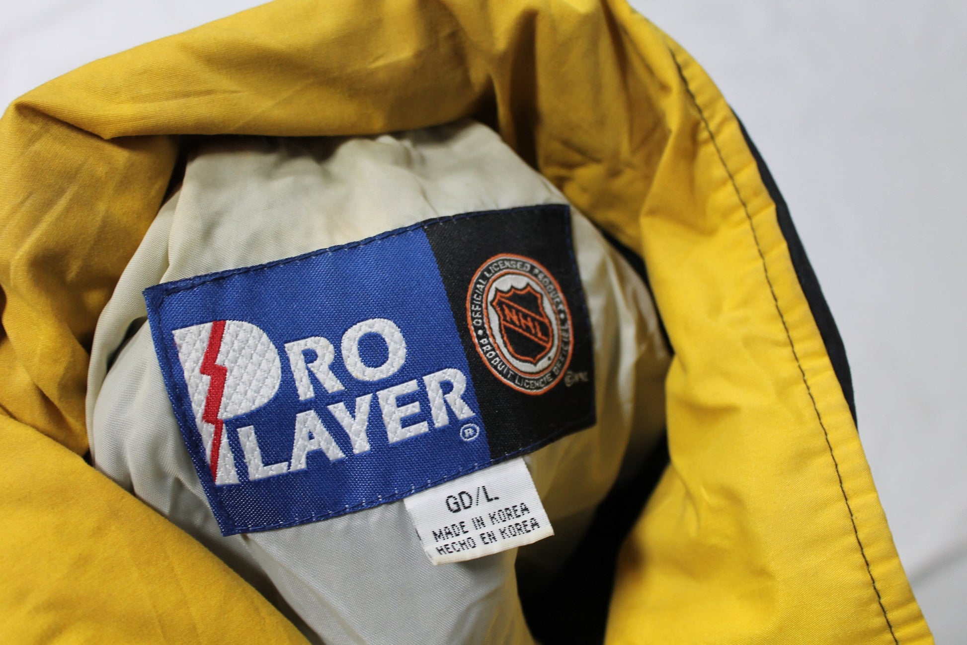 Vintage 1990s Pittsburgh Penguins NHL Pro Player Jacket Men's Large from propervintagecanada